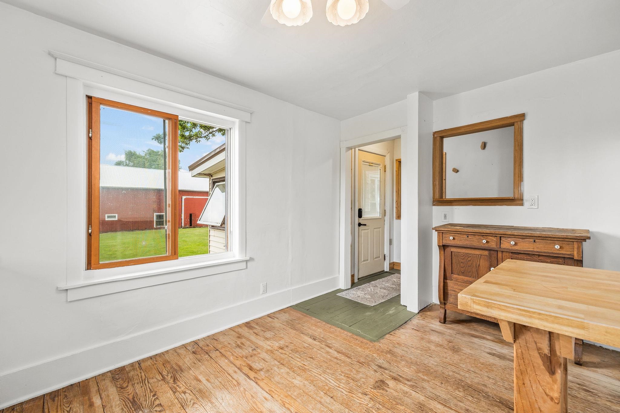 6354 E Rosebush