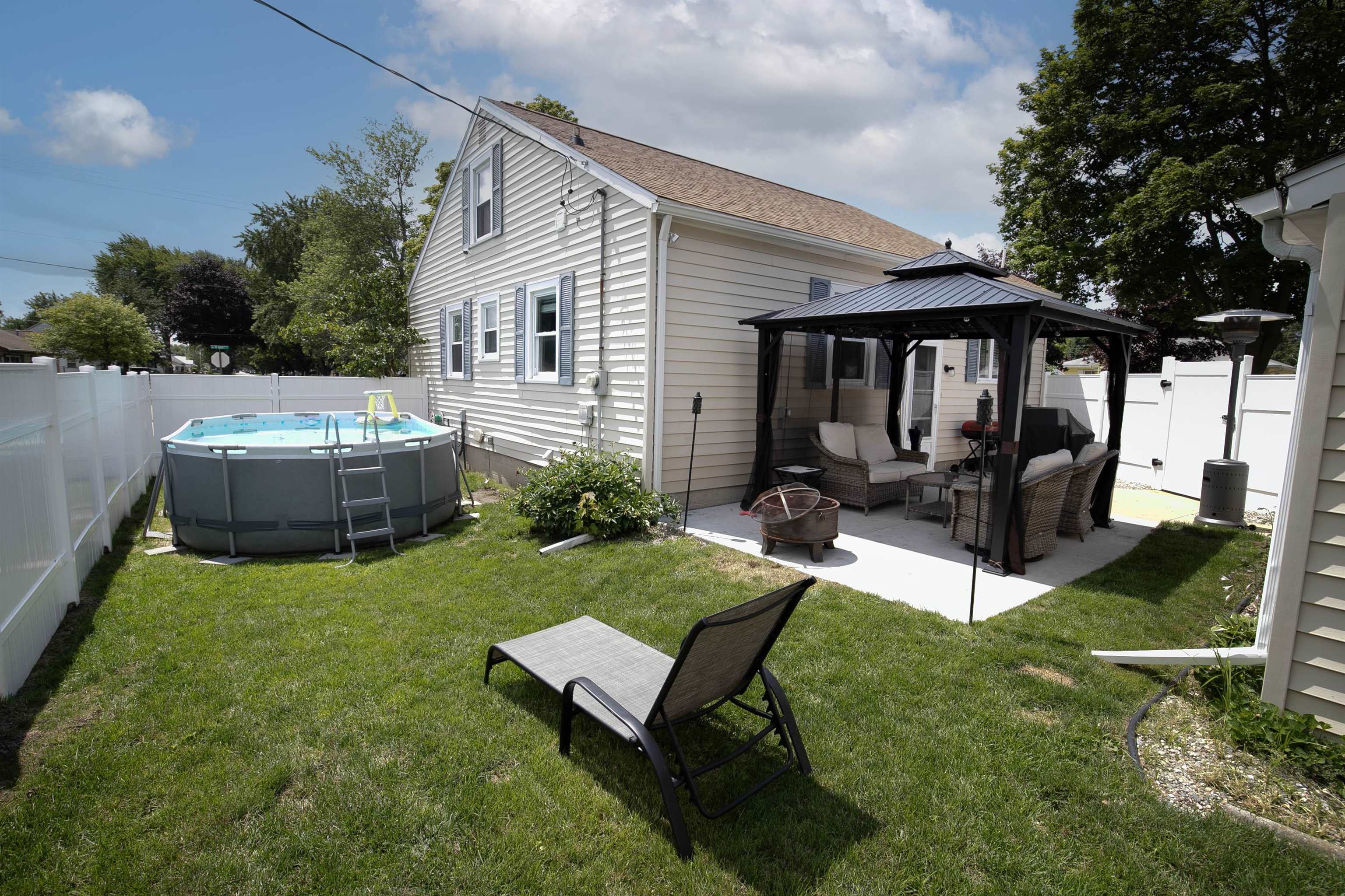 906 W Hart Street