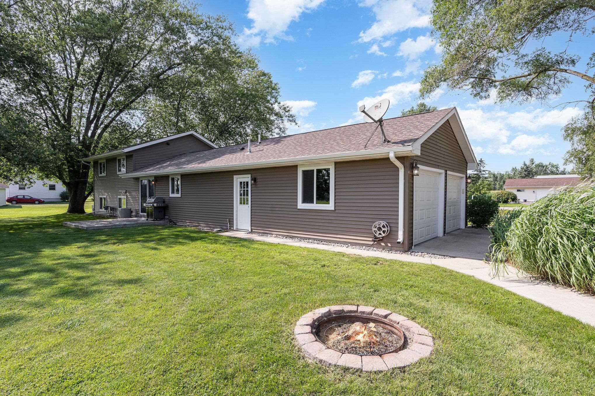 4452 E Vernon