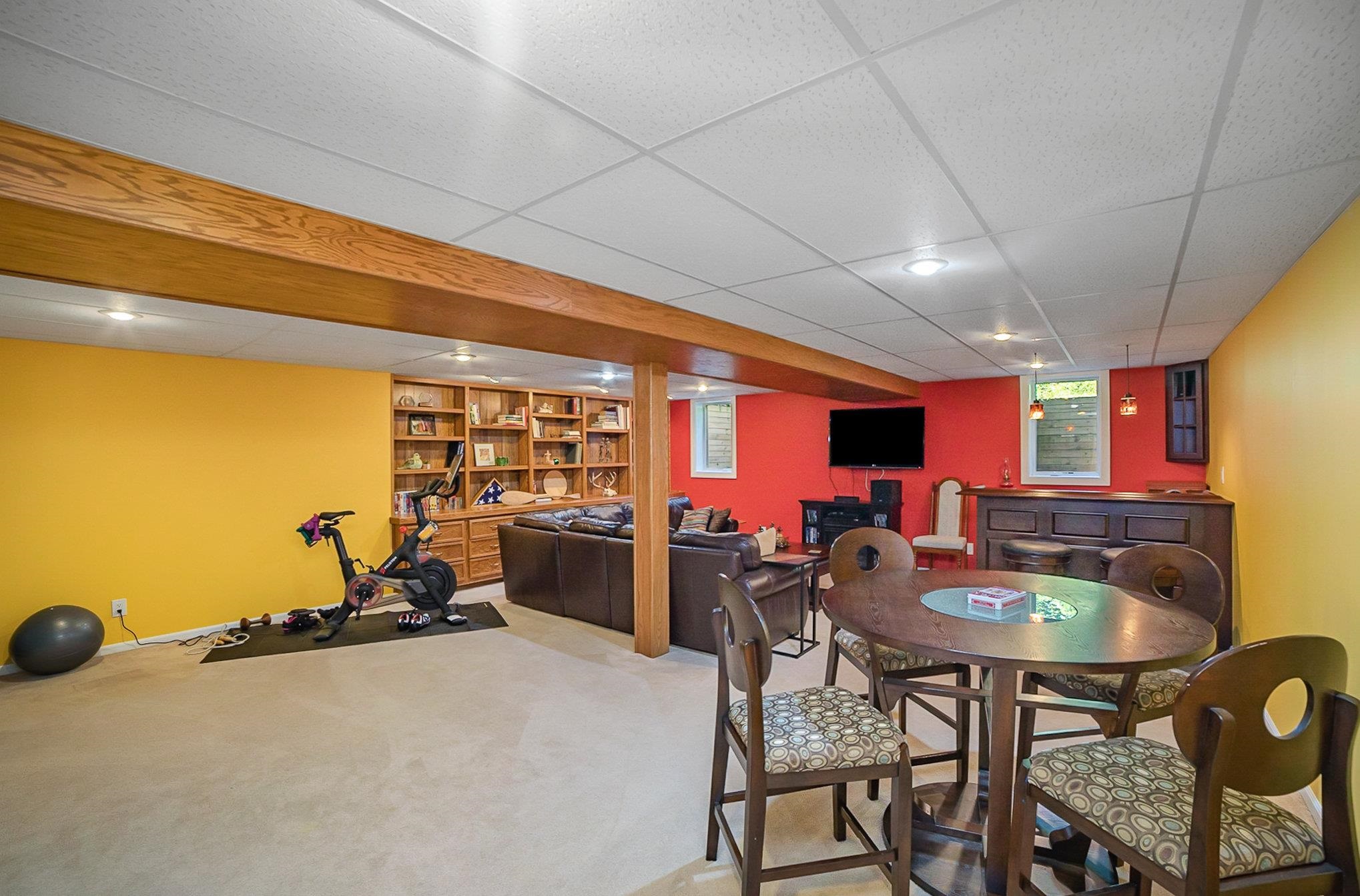 4418 Linden