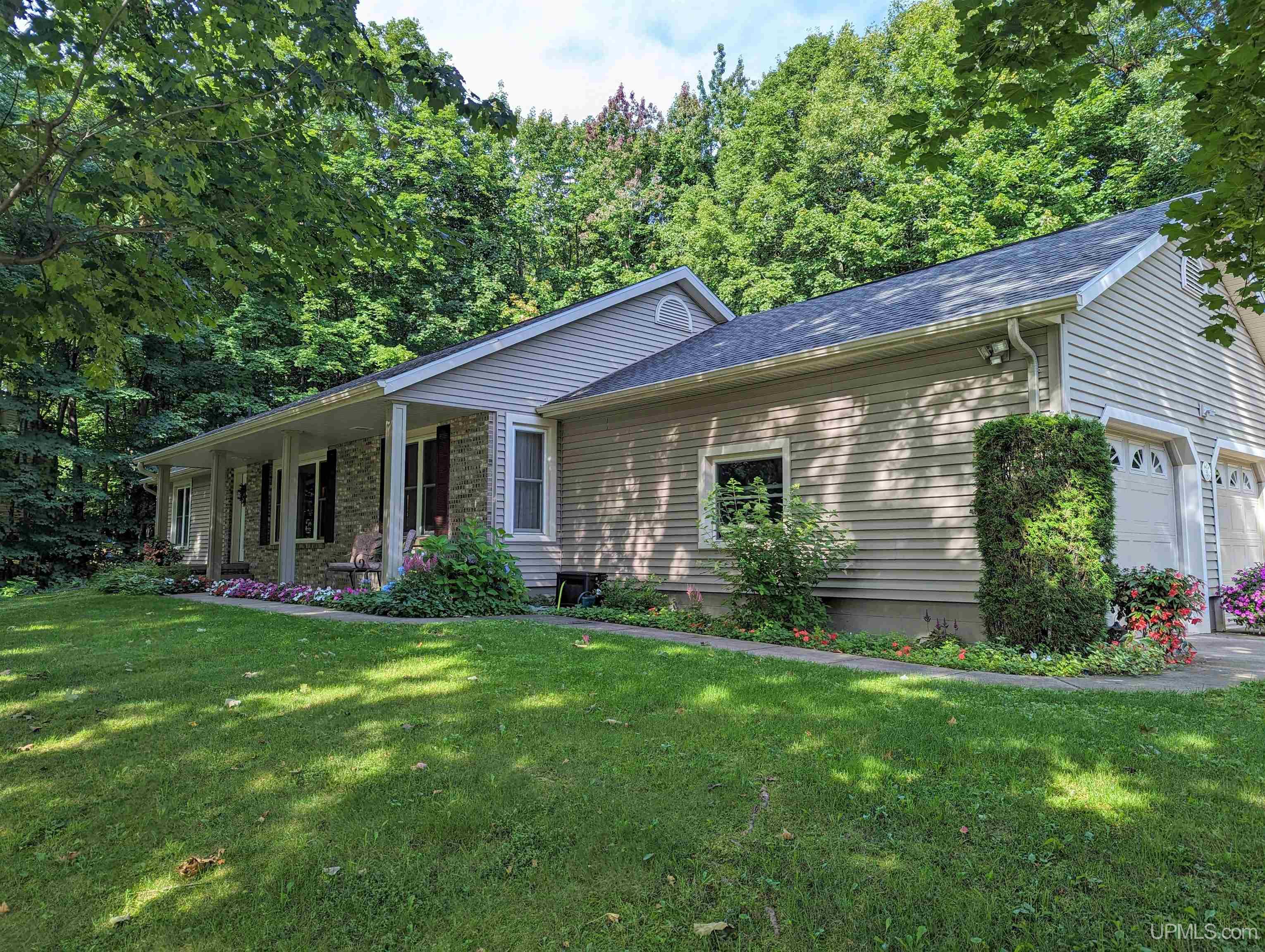 44 Longyear, Negaunee, 49866