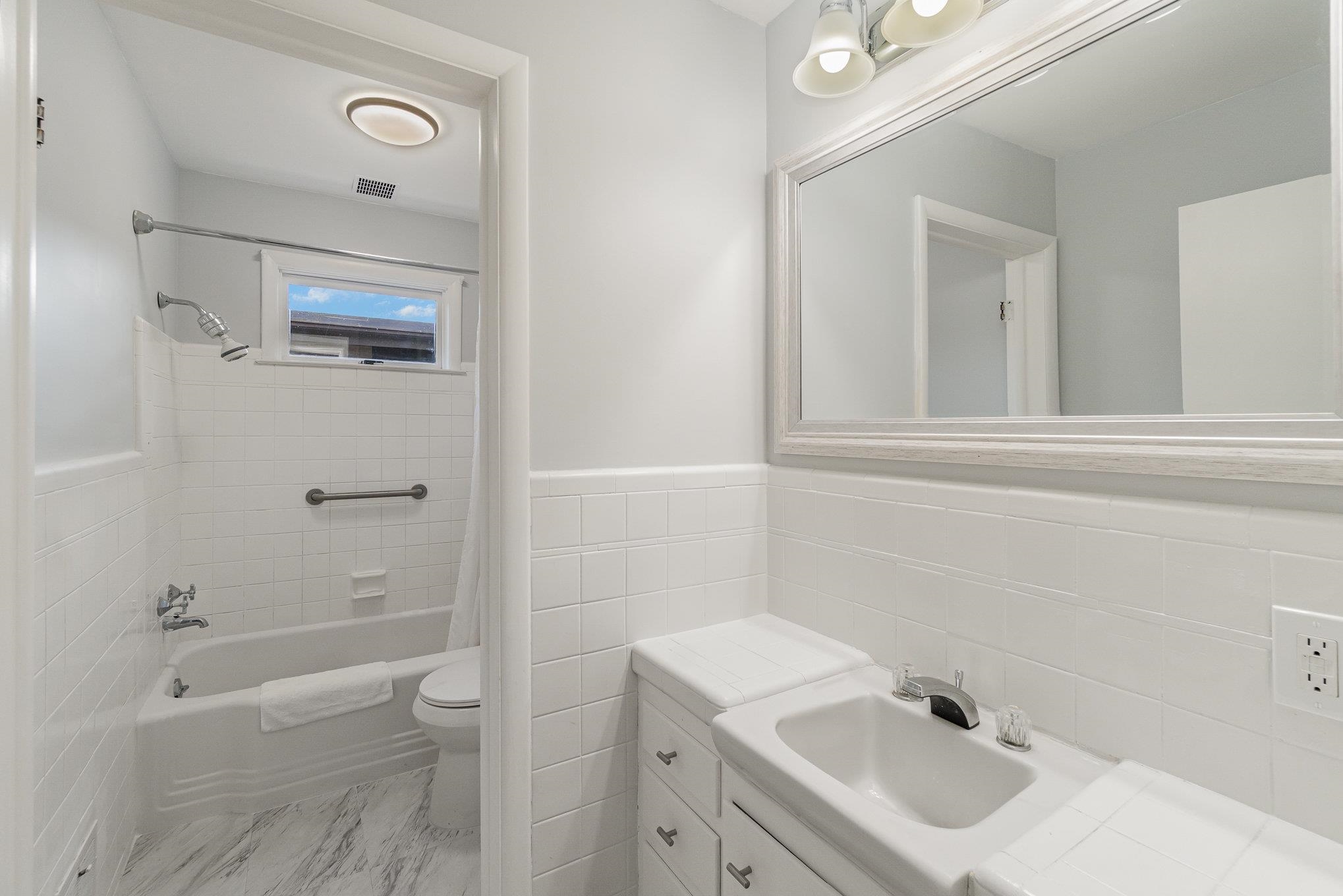 2524 Delaware