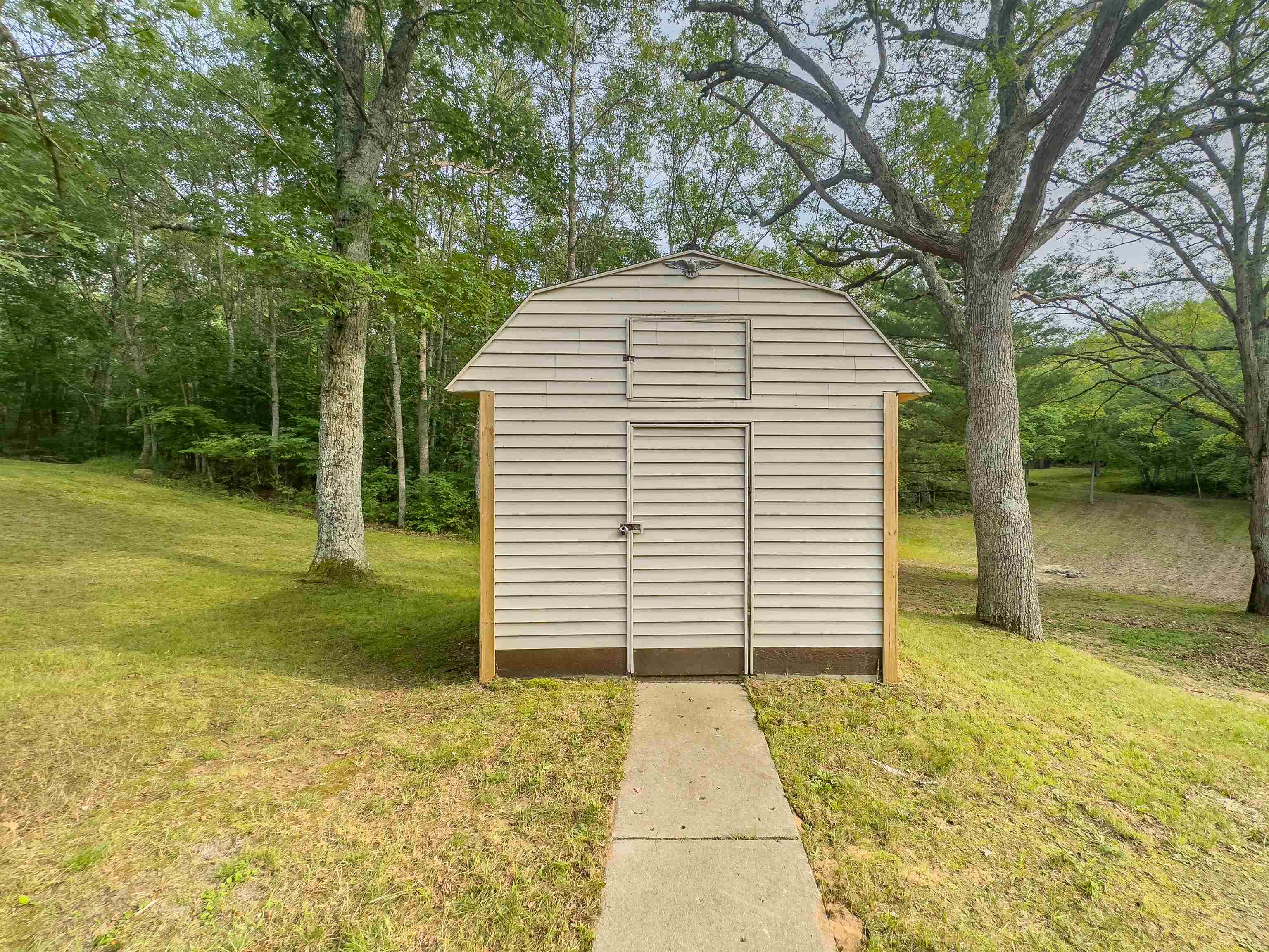 8353 E 8th