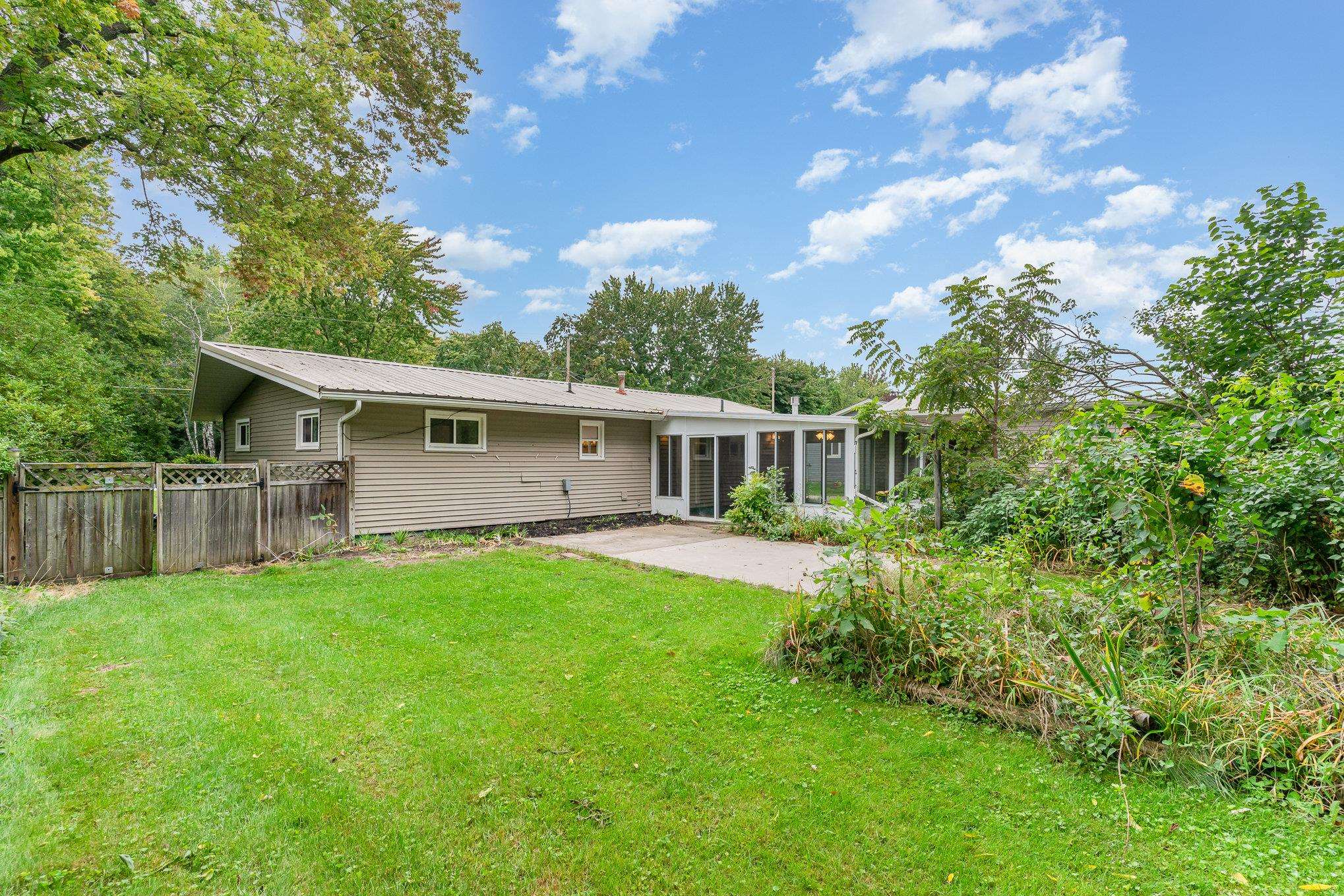 1604 Belmont