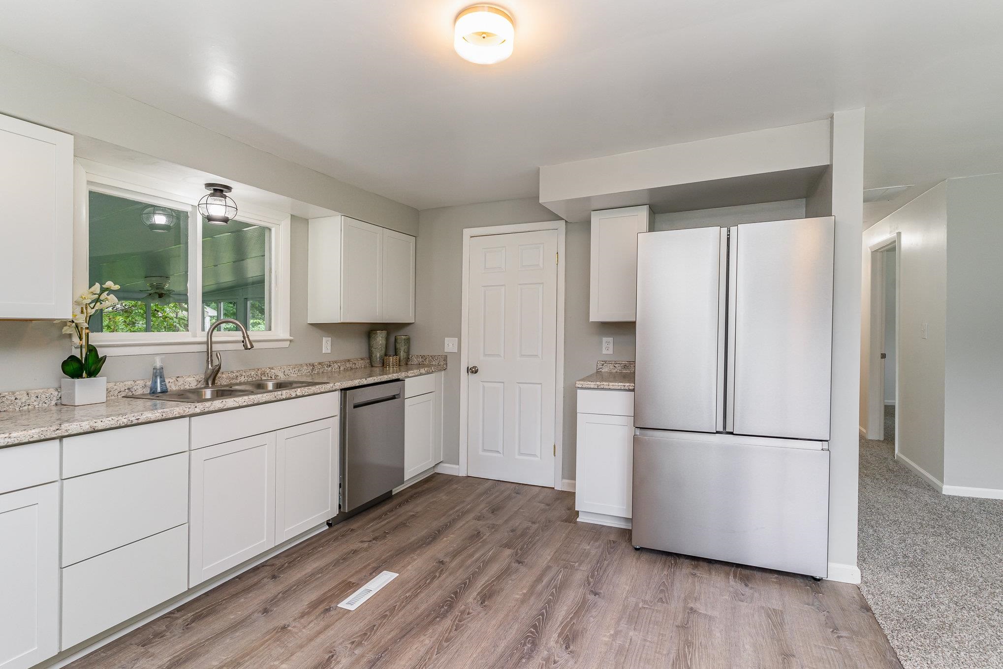 1604 Belmont