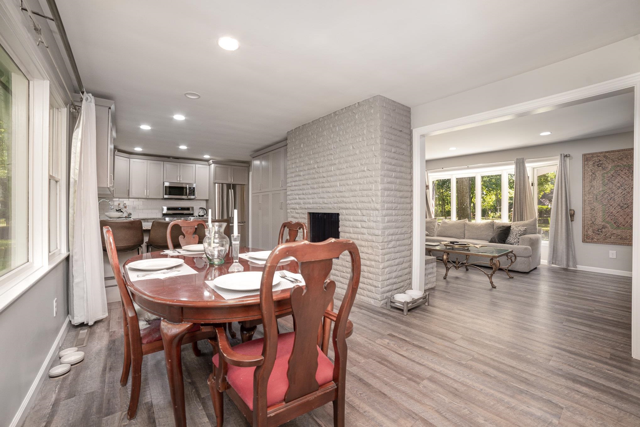 4910 Sturgeon Creek