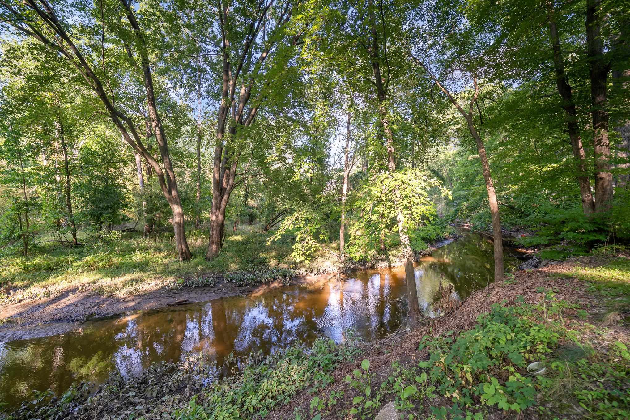 4910 Sturgeon Creek