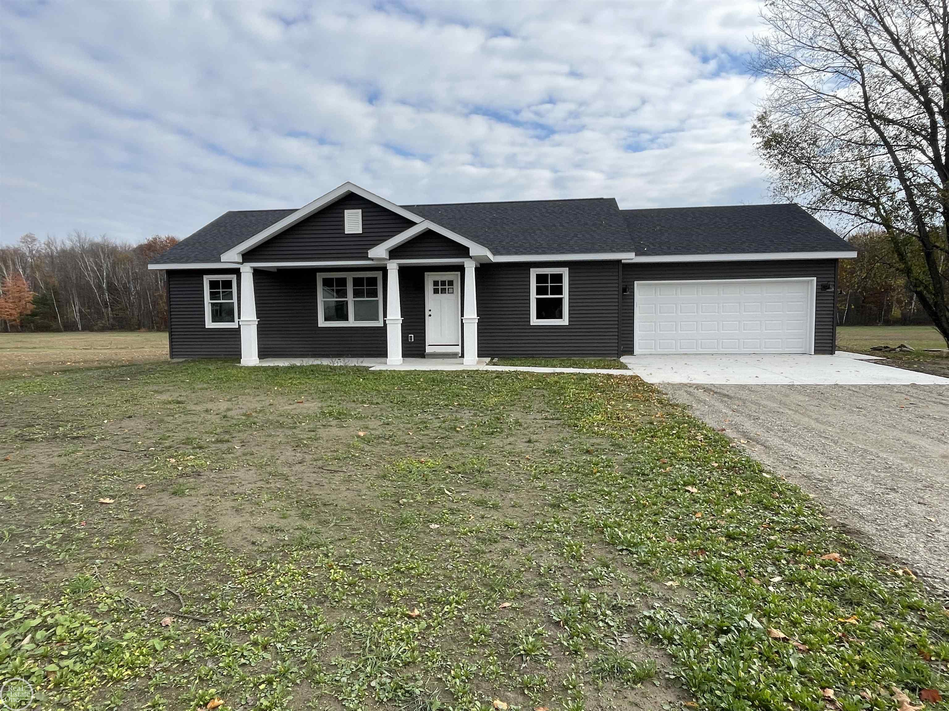 92 N FLOWER, CROSWELL, MI 48422