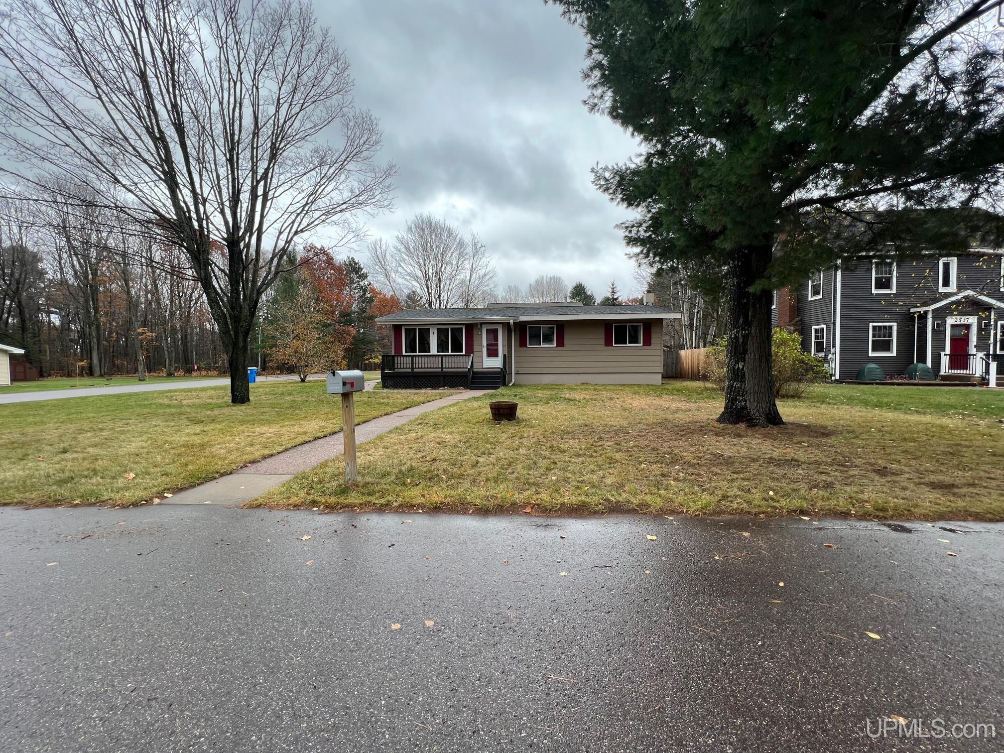 2503 Norwood Marquette, MI 49855 MLS 50127168 Great Lakes and Land