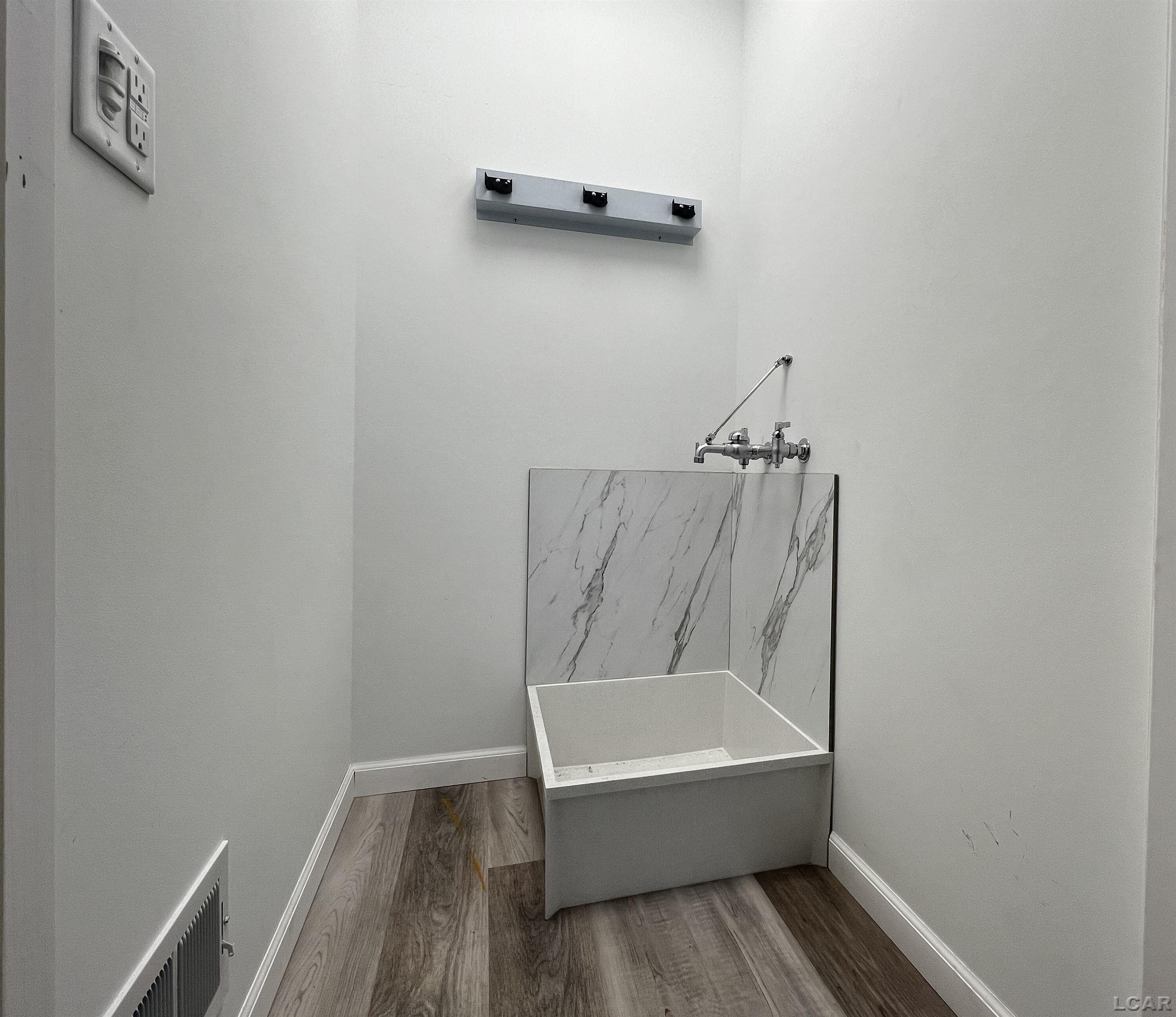 117 N Main