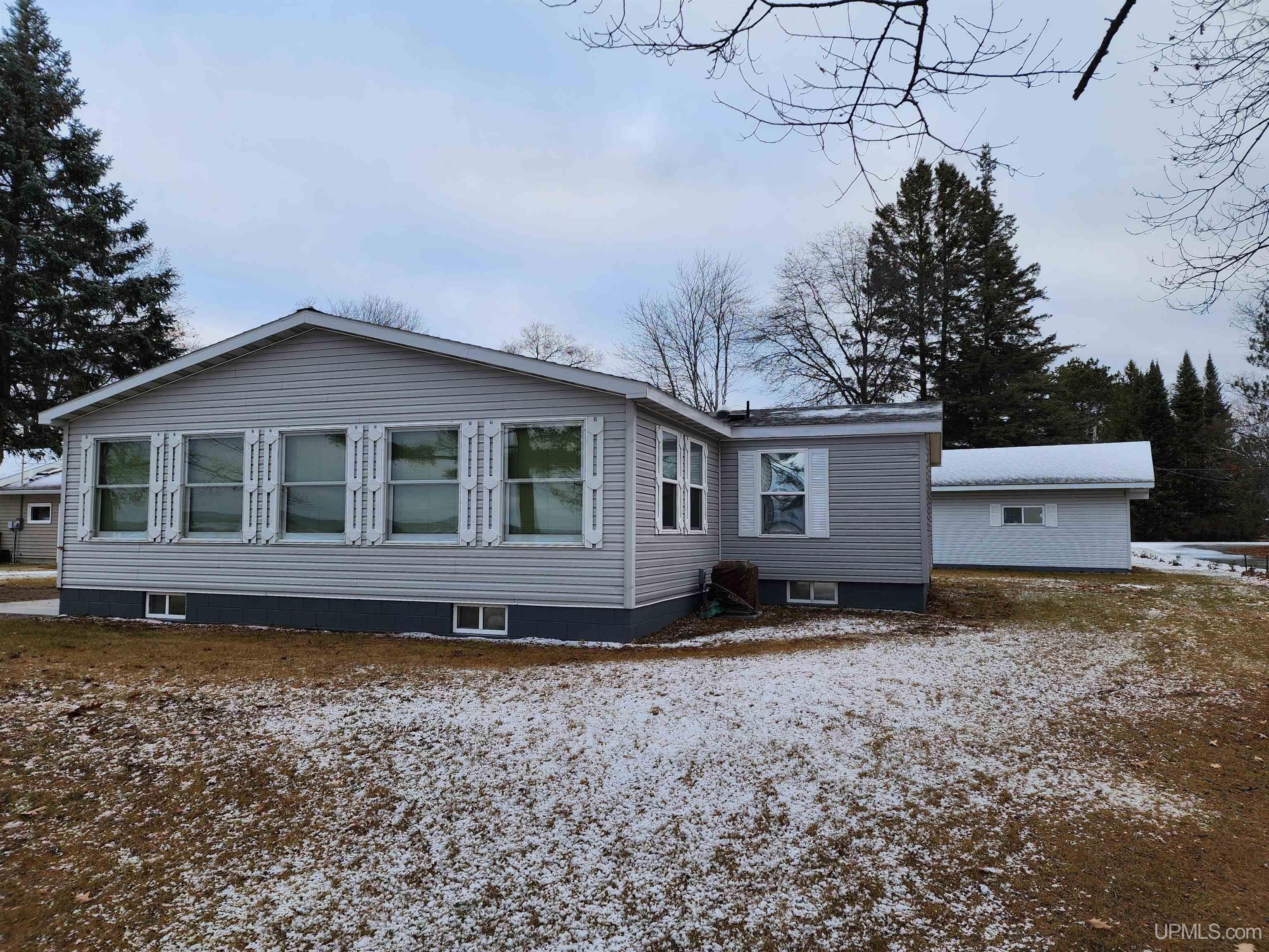 8167 Garth Point 25.25 Rapid River, MI 49878 MLS 50129756 Great