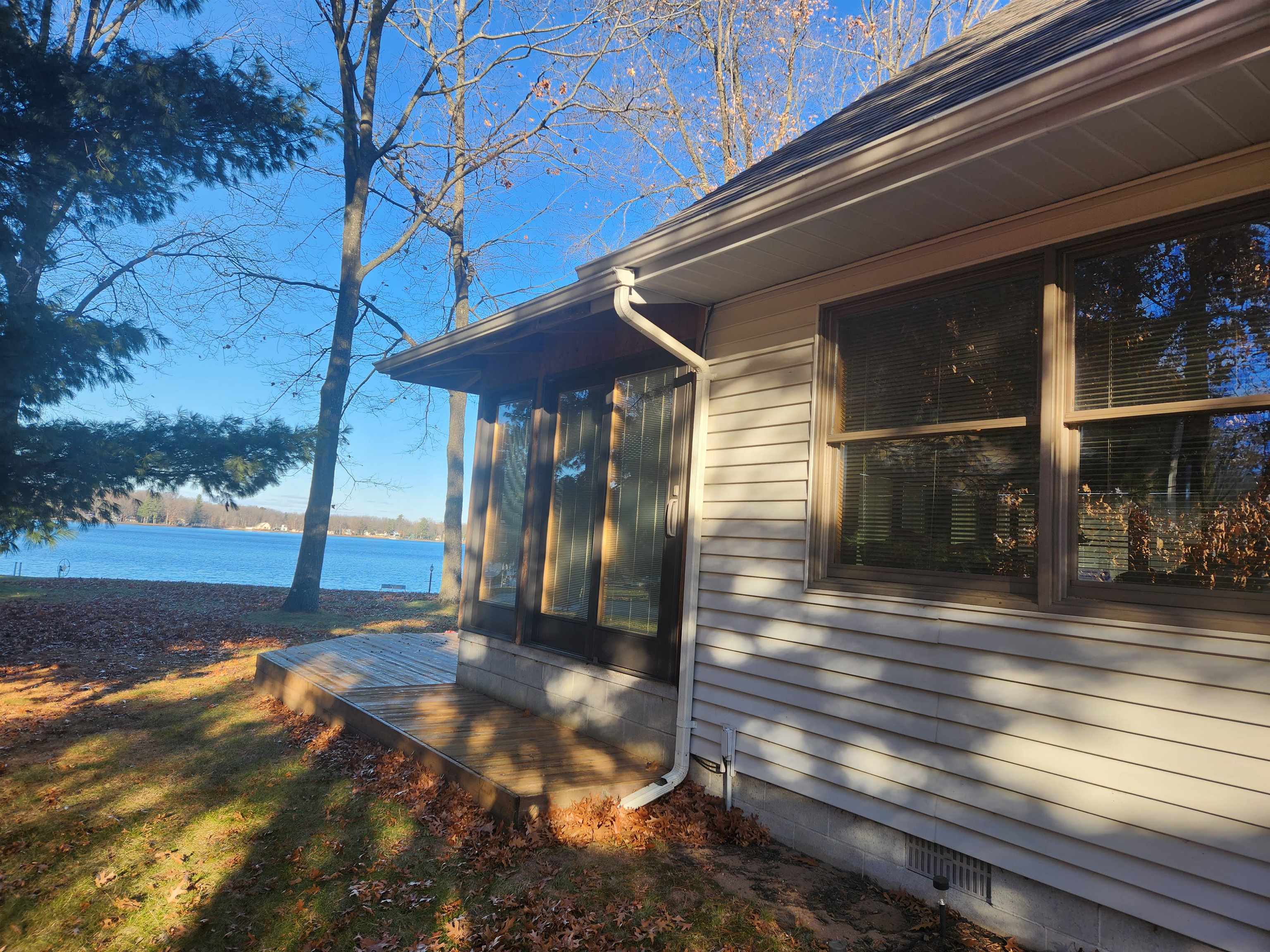 11796 S. Shore Lake, MI 495,900