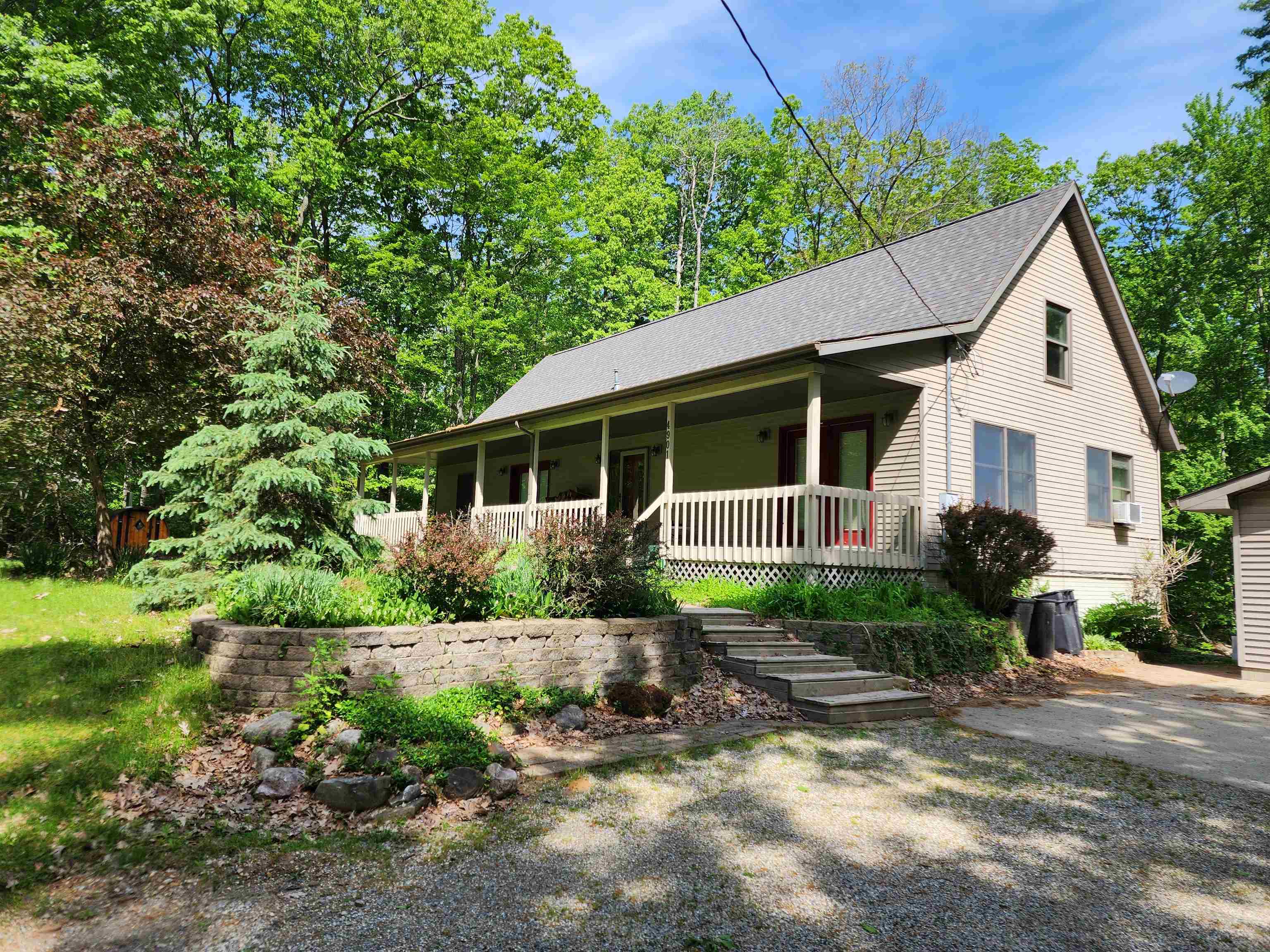 4901 White Birch Farwell, MI 48622 254,000