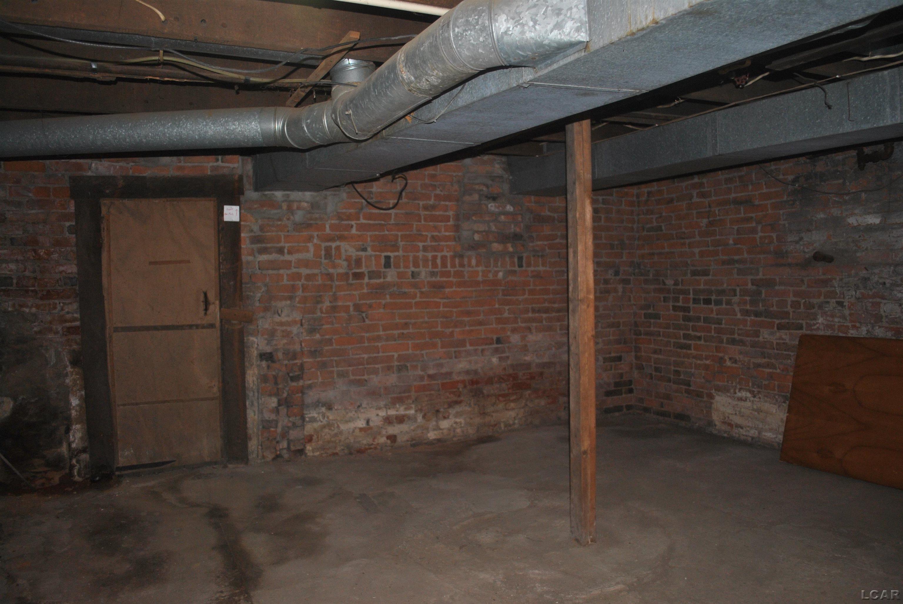 618 Comstock