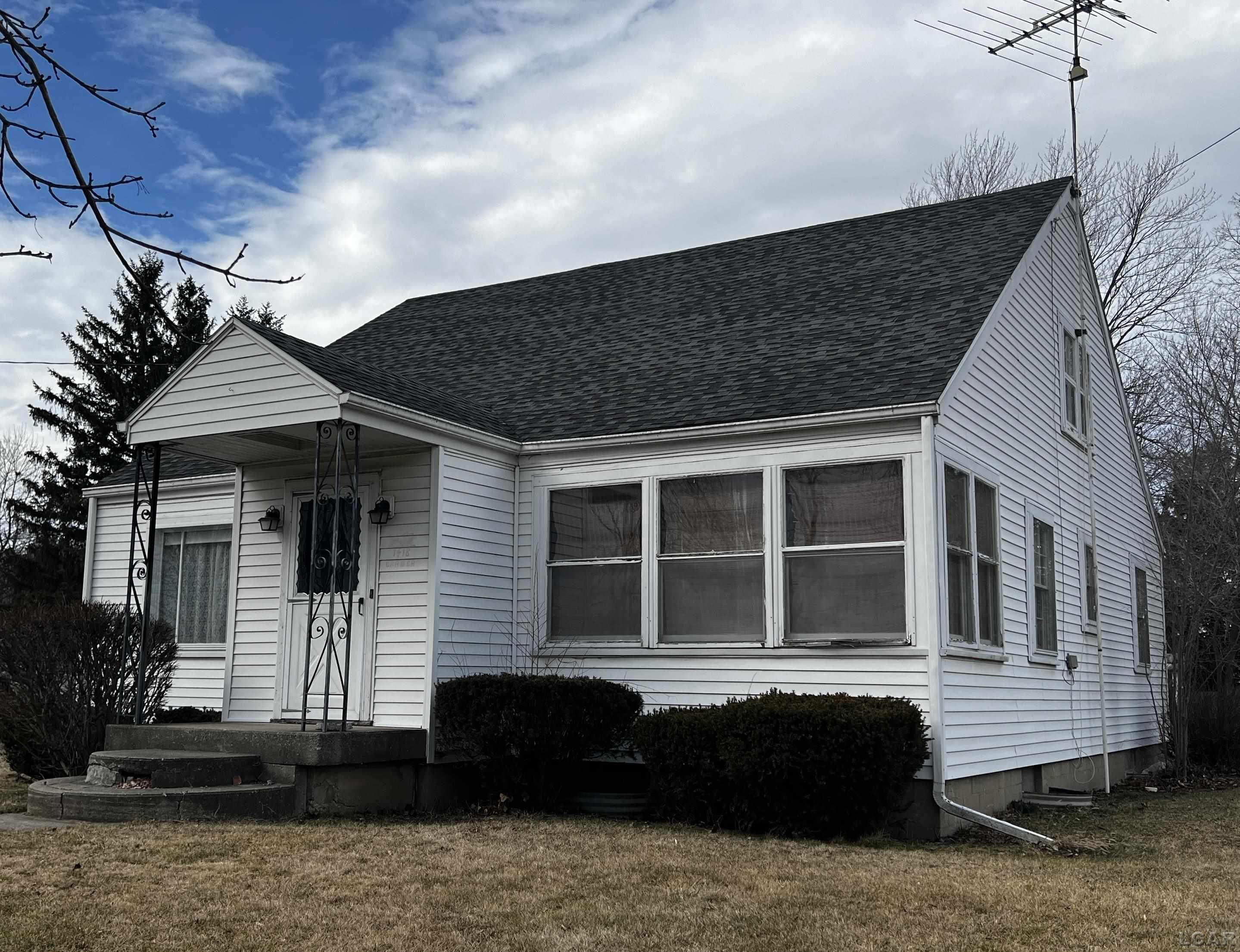 1418 Moore