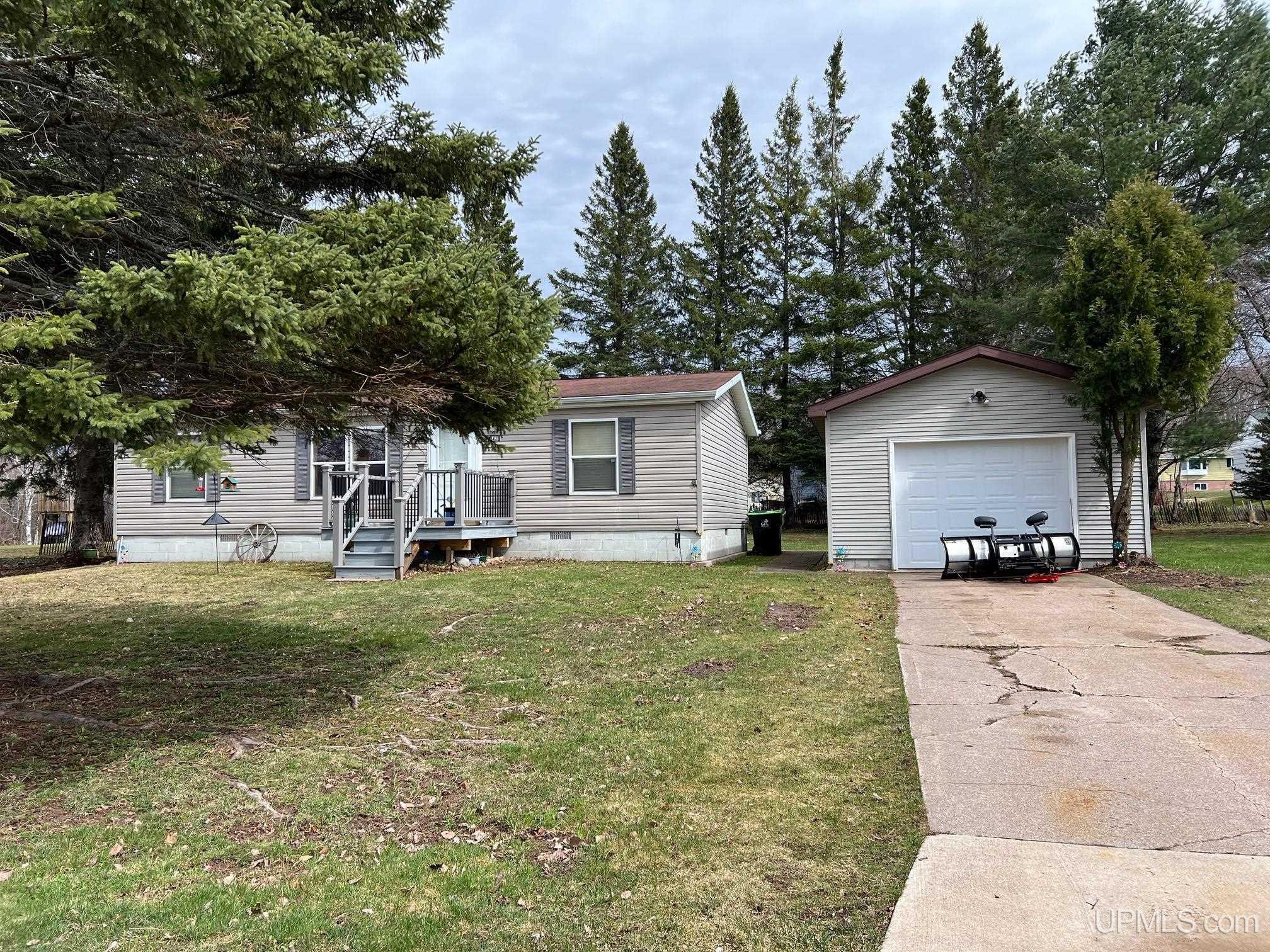 Photo # for Listing #50138792 in Munising