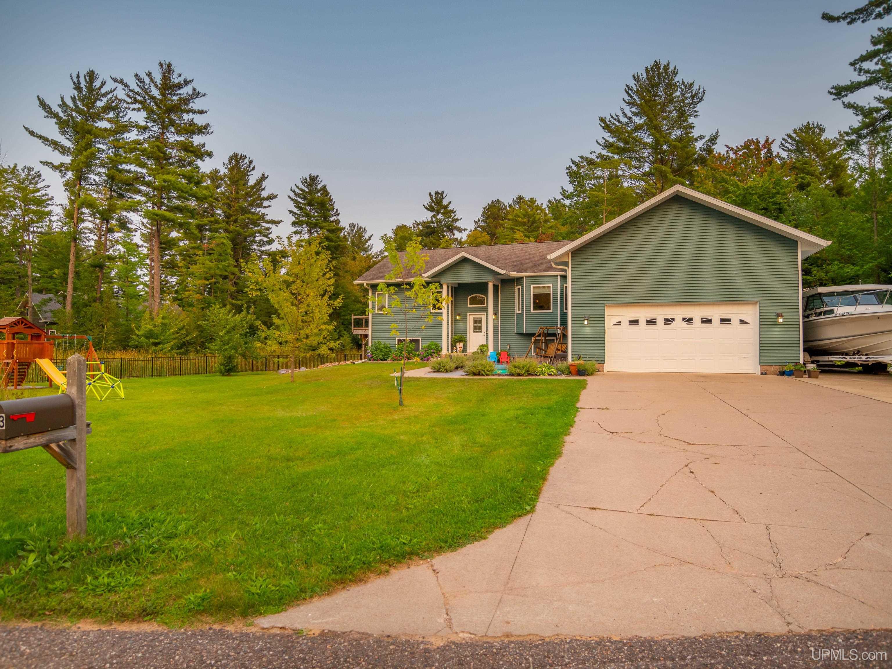 103 Windmill Marquette, MI MLS50155257 Great Lakes and Land