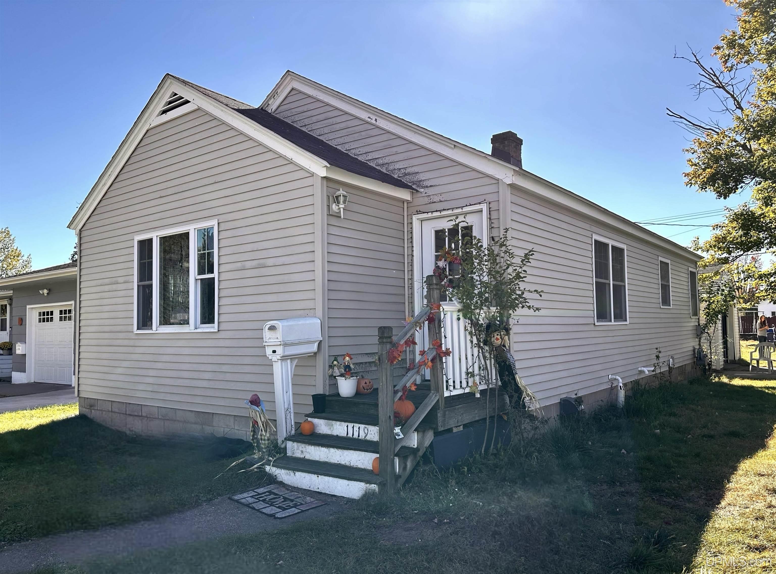1119 W Hughitt Street