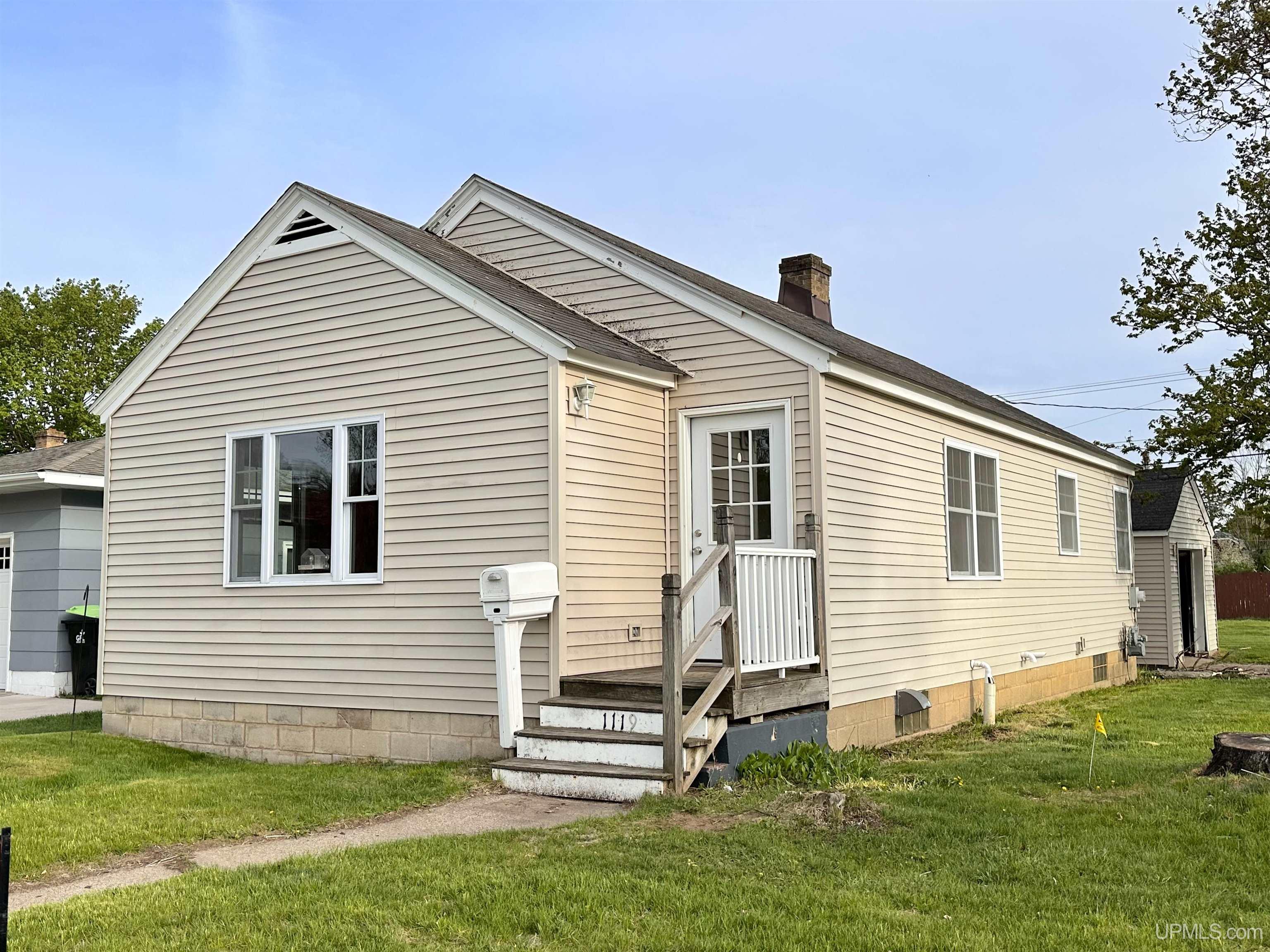 1119 W Hughitt Street