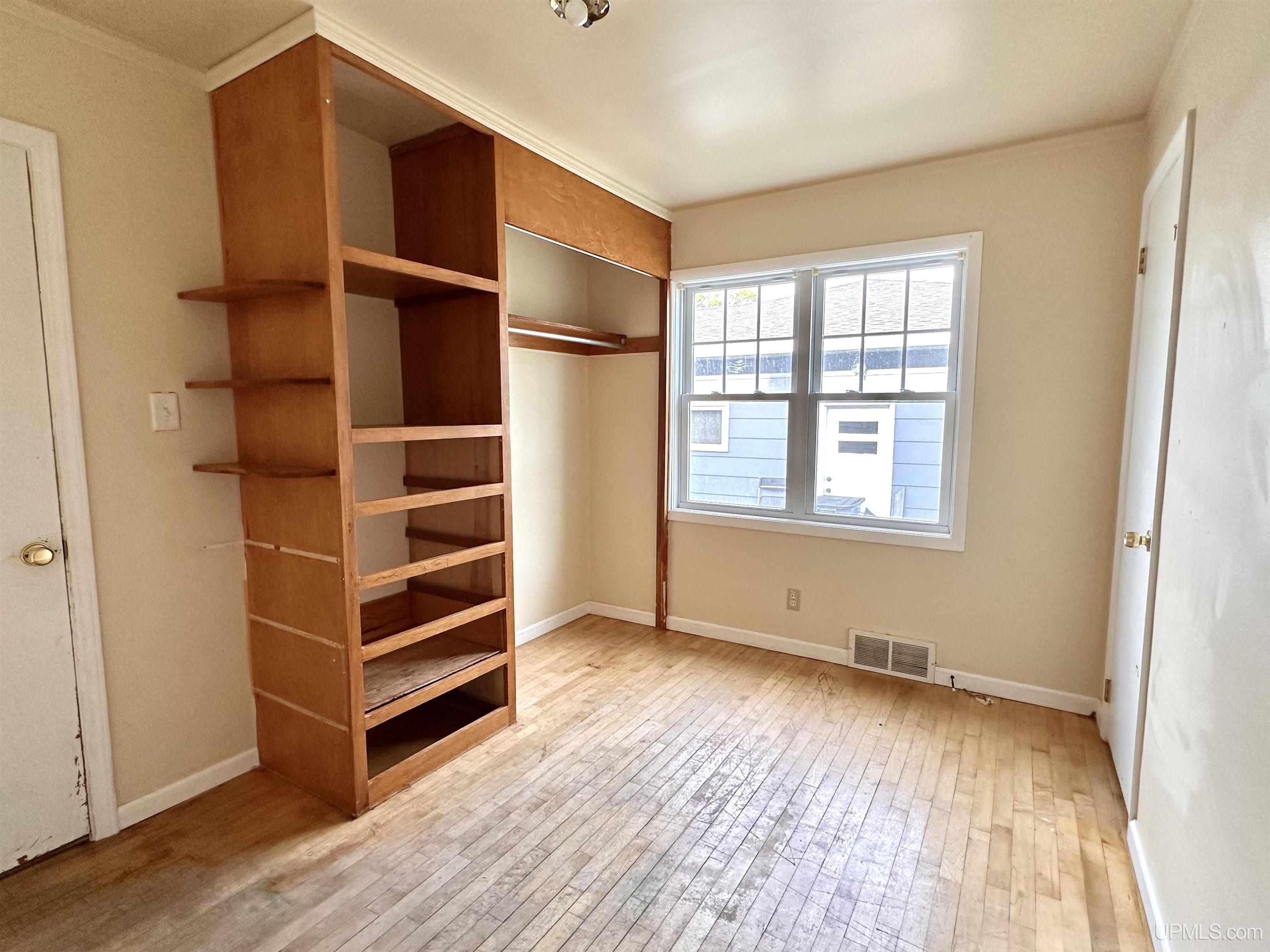 1119 W Hughitt Street