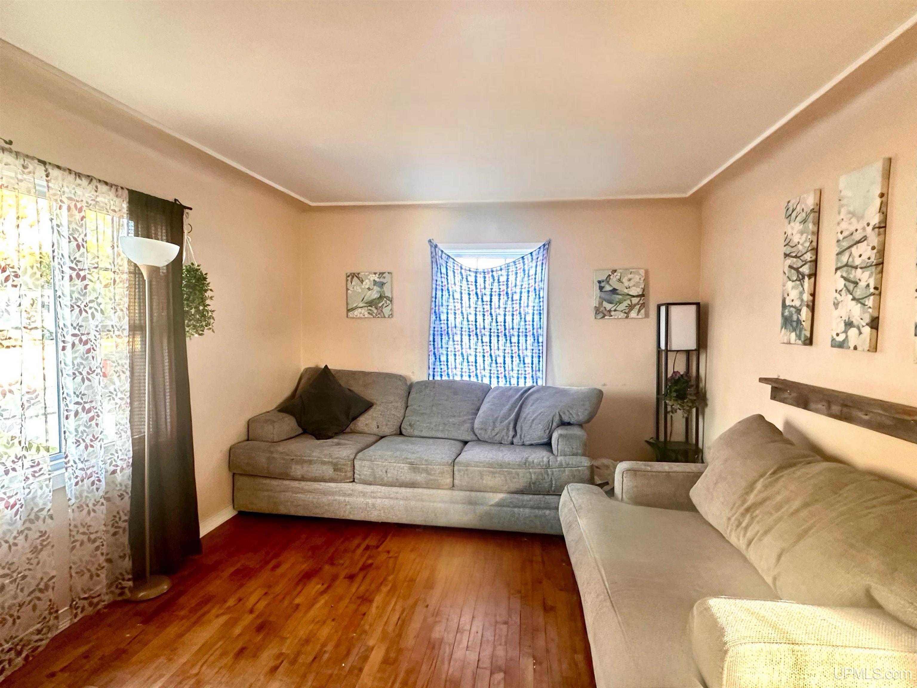 1119 W Hughitt Street