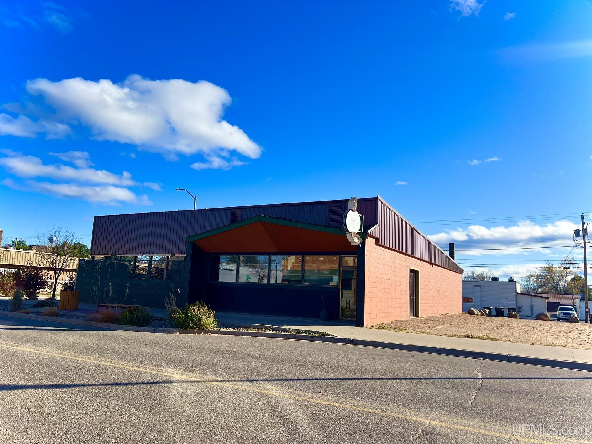 207 W GENESEE, IRON RIVER, MI 49935