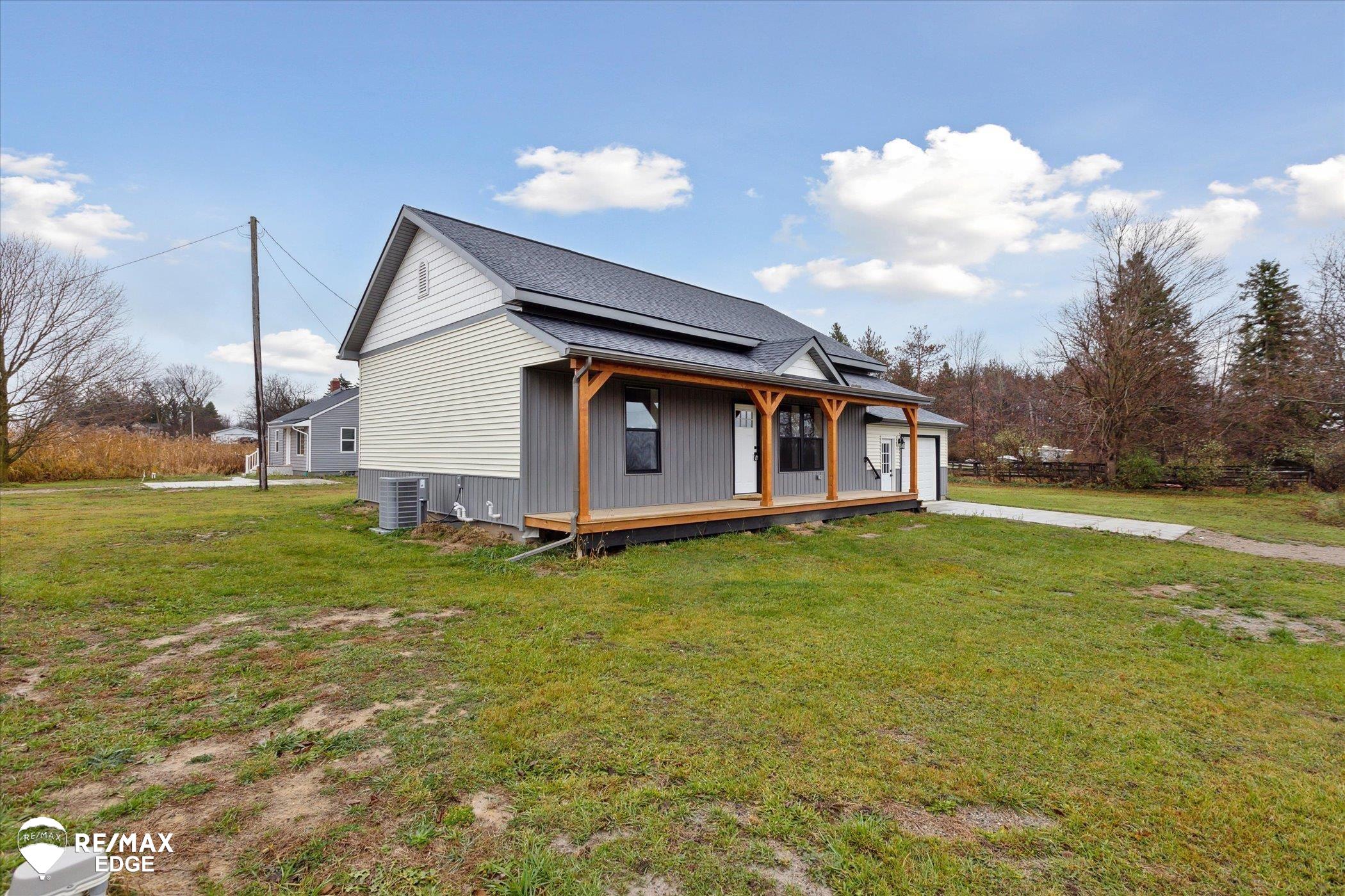3895 Levalley Road photo 2