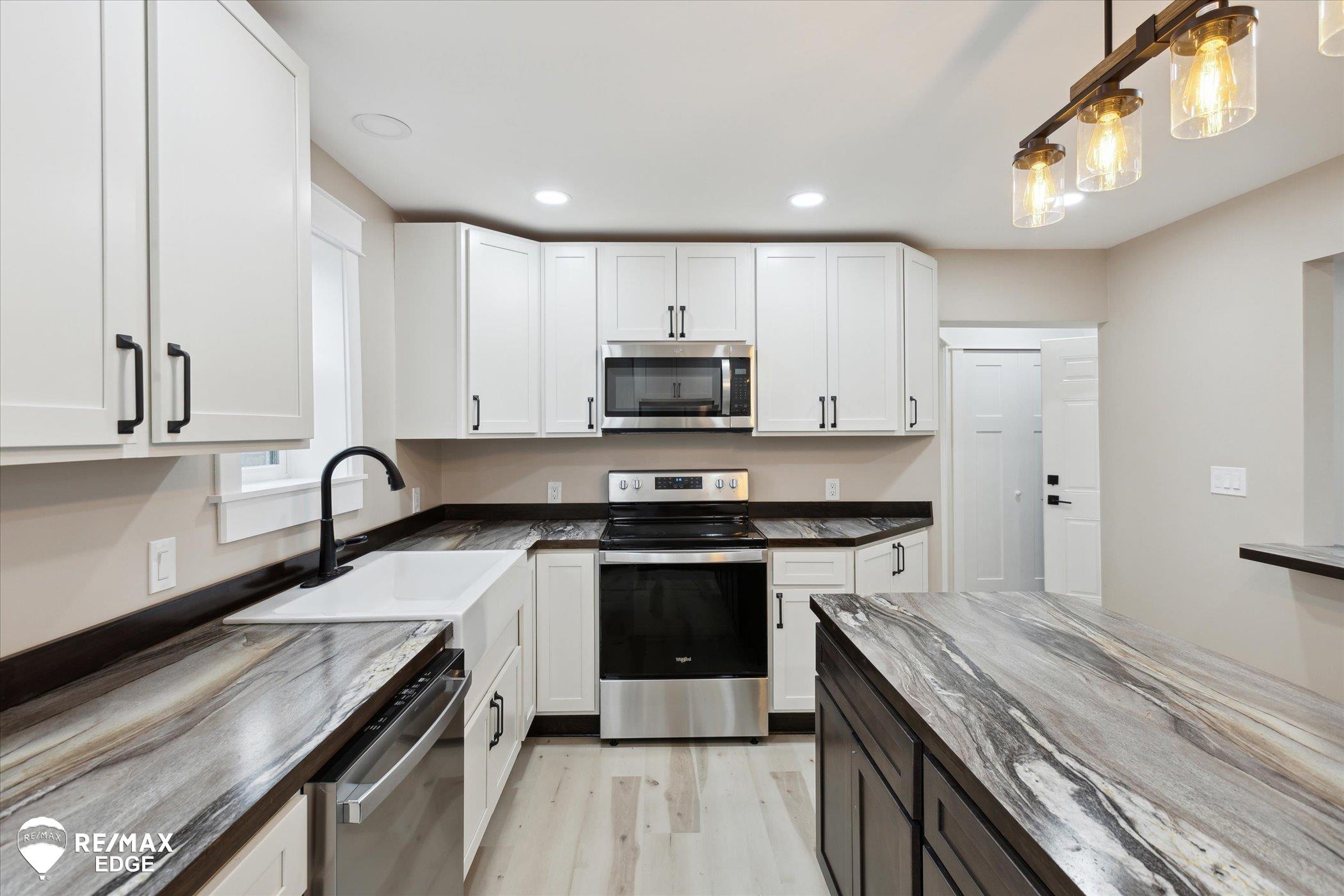 3895 Levalley Road photo 11