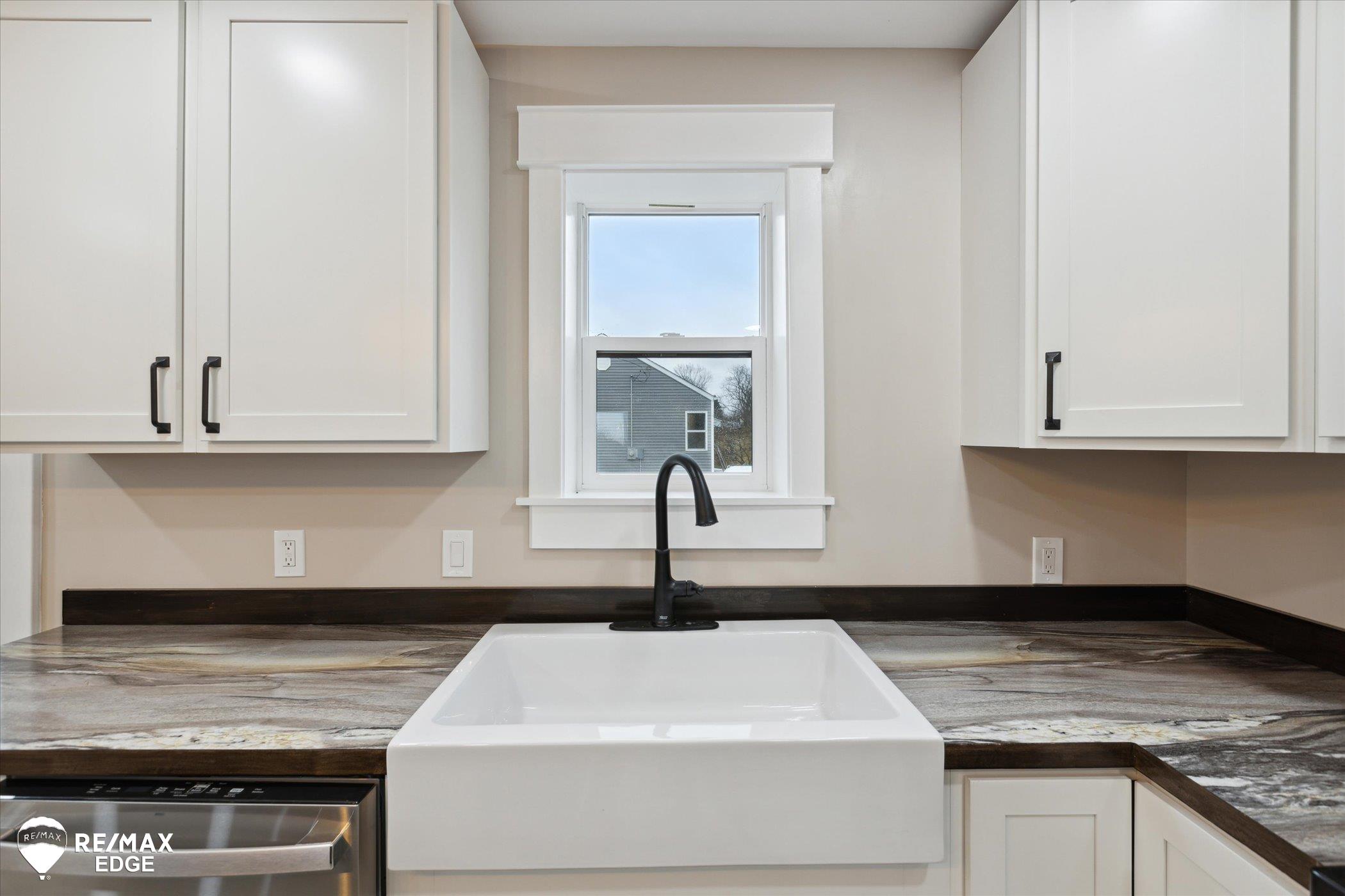 3895 Levalley Road photo 12