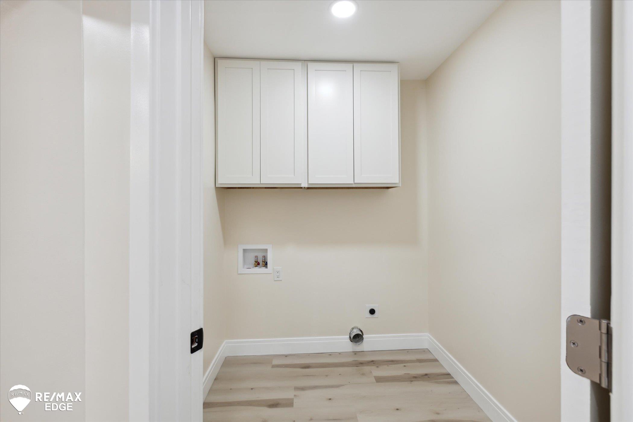 3895 Levalley Road photo 15