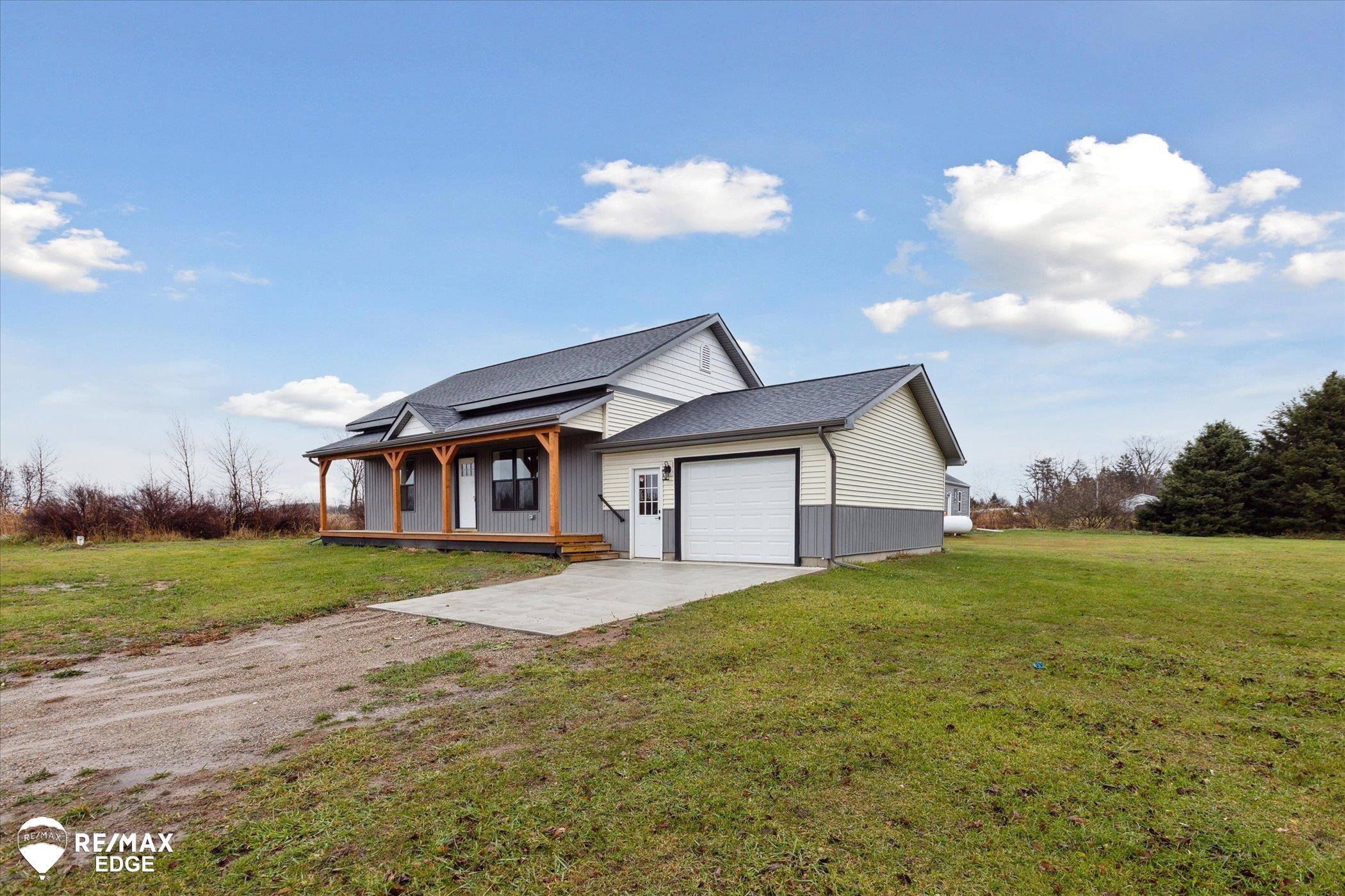 3895 Levalley Road photo 4