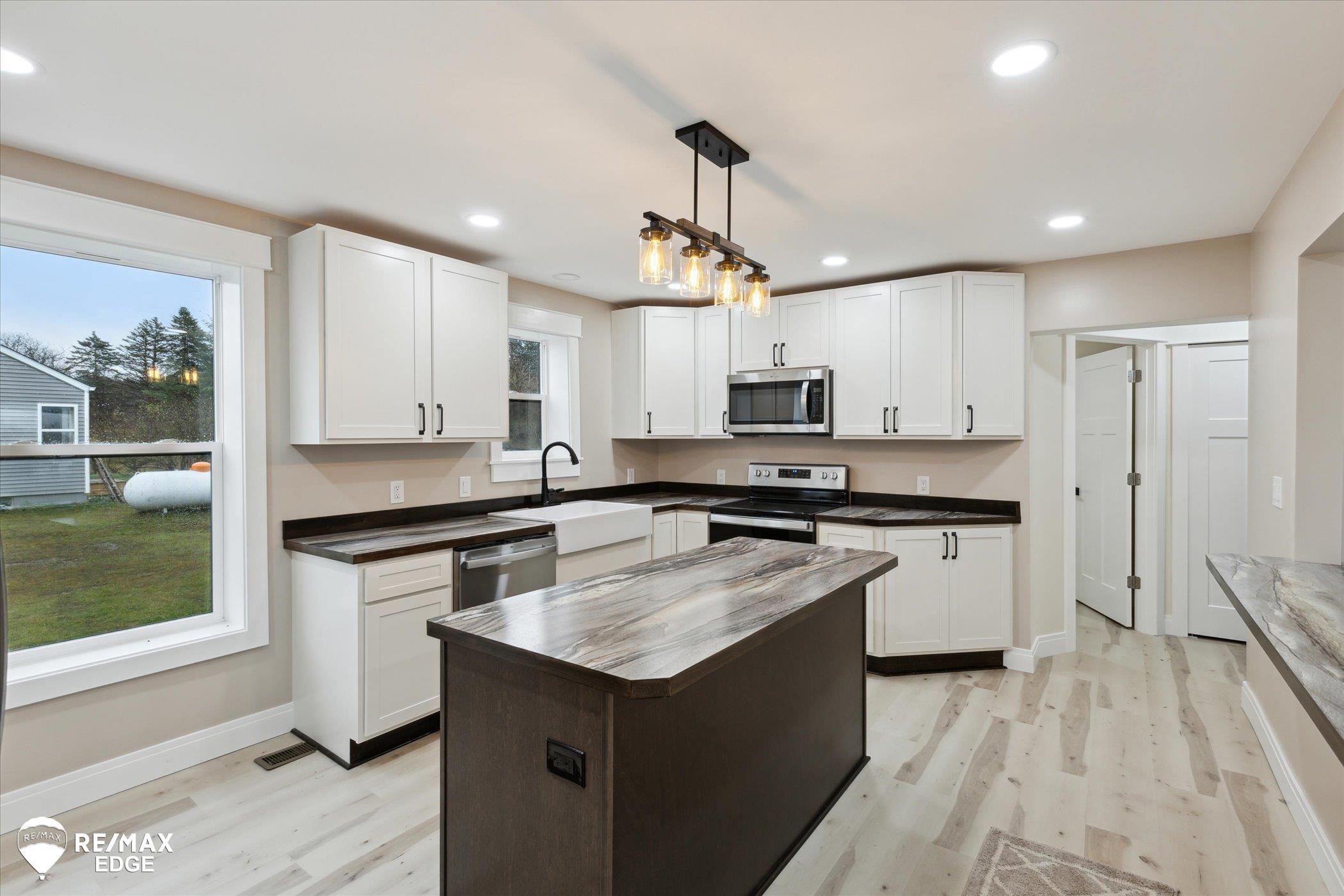 3895 Levalley Road photo 10