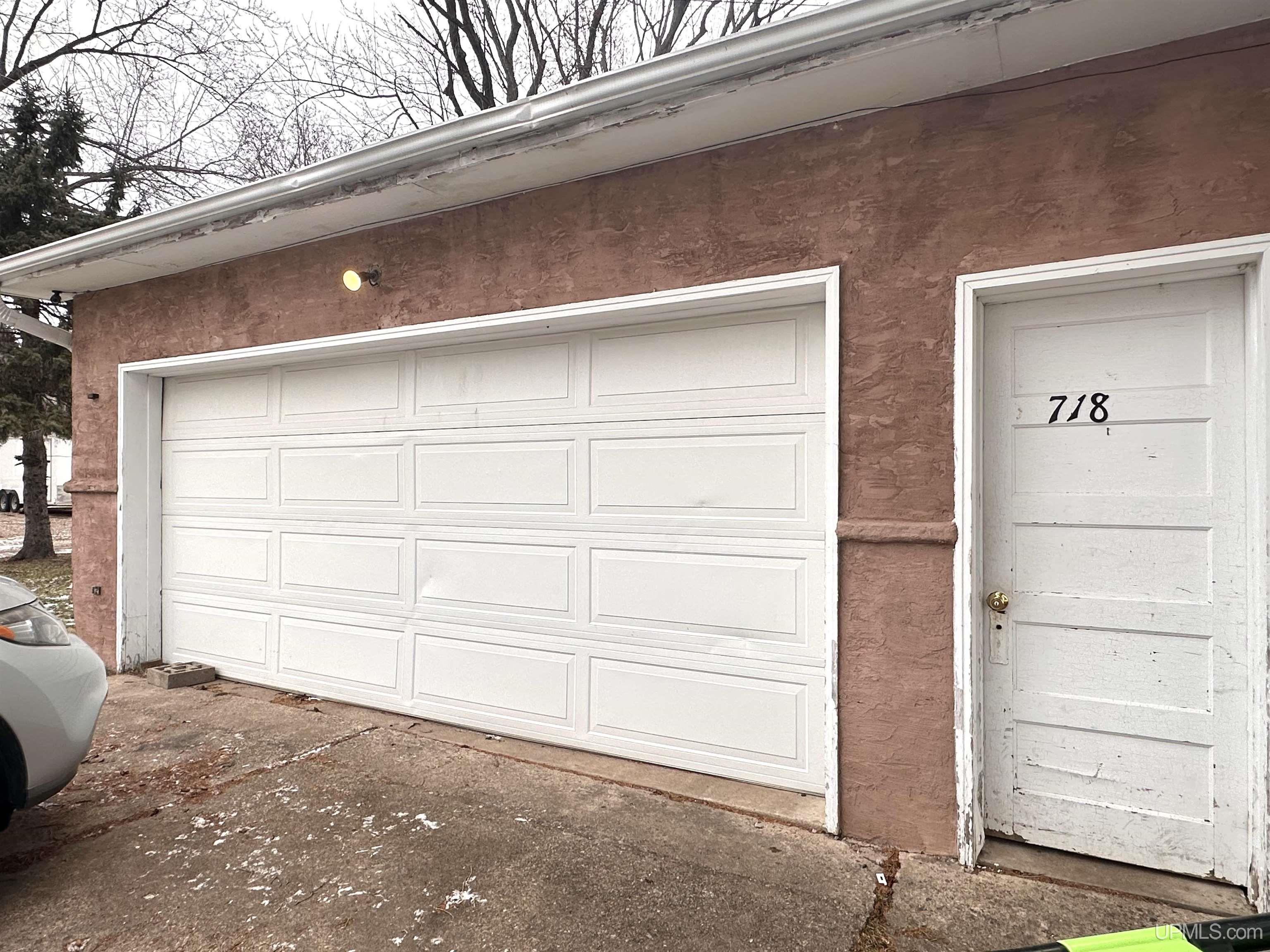 718 Houghteling Street