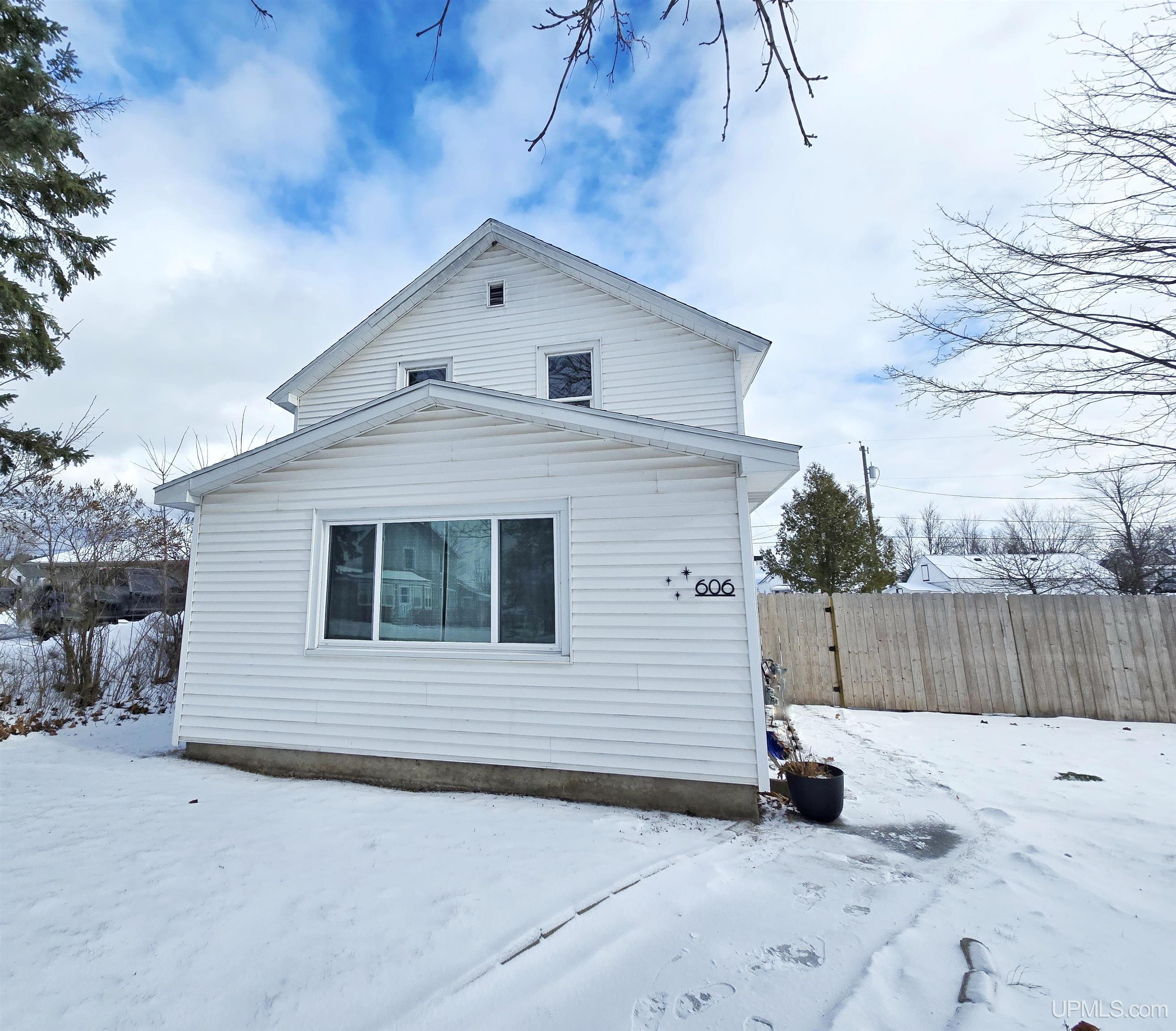 606 Walnut Street