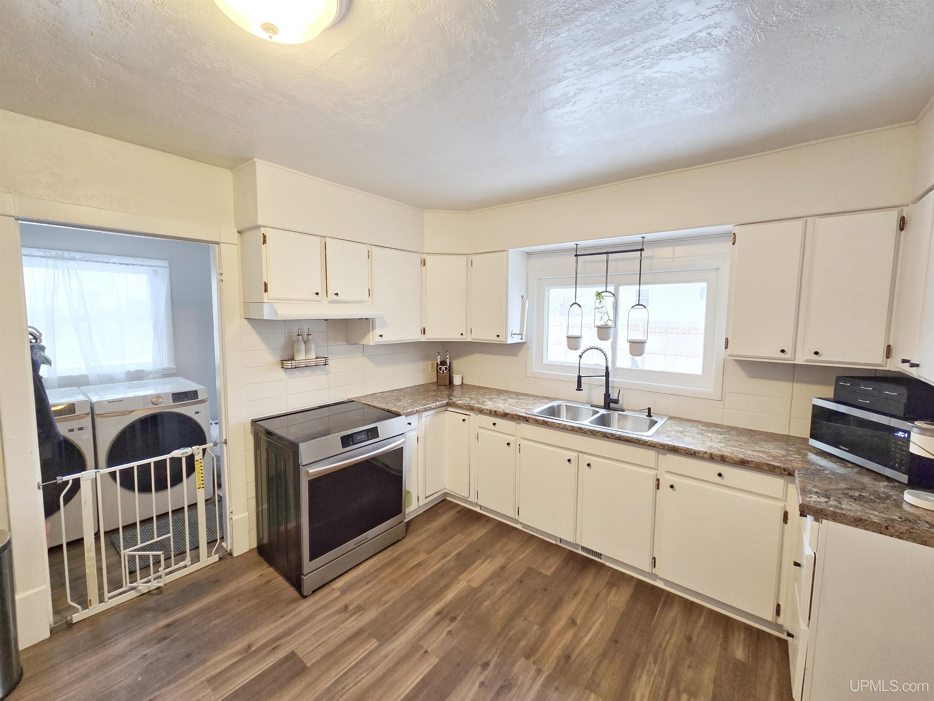 606 Walnut Street