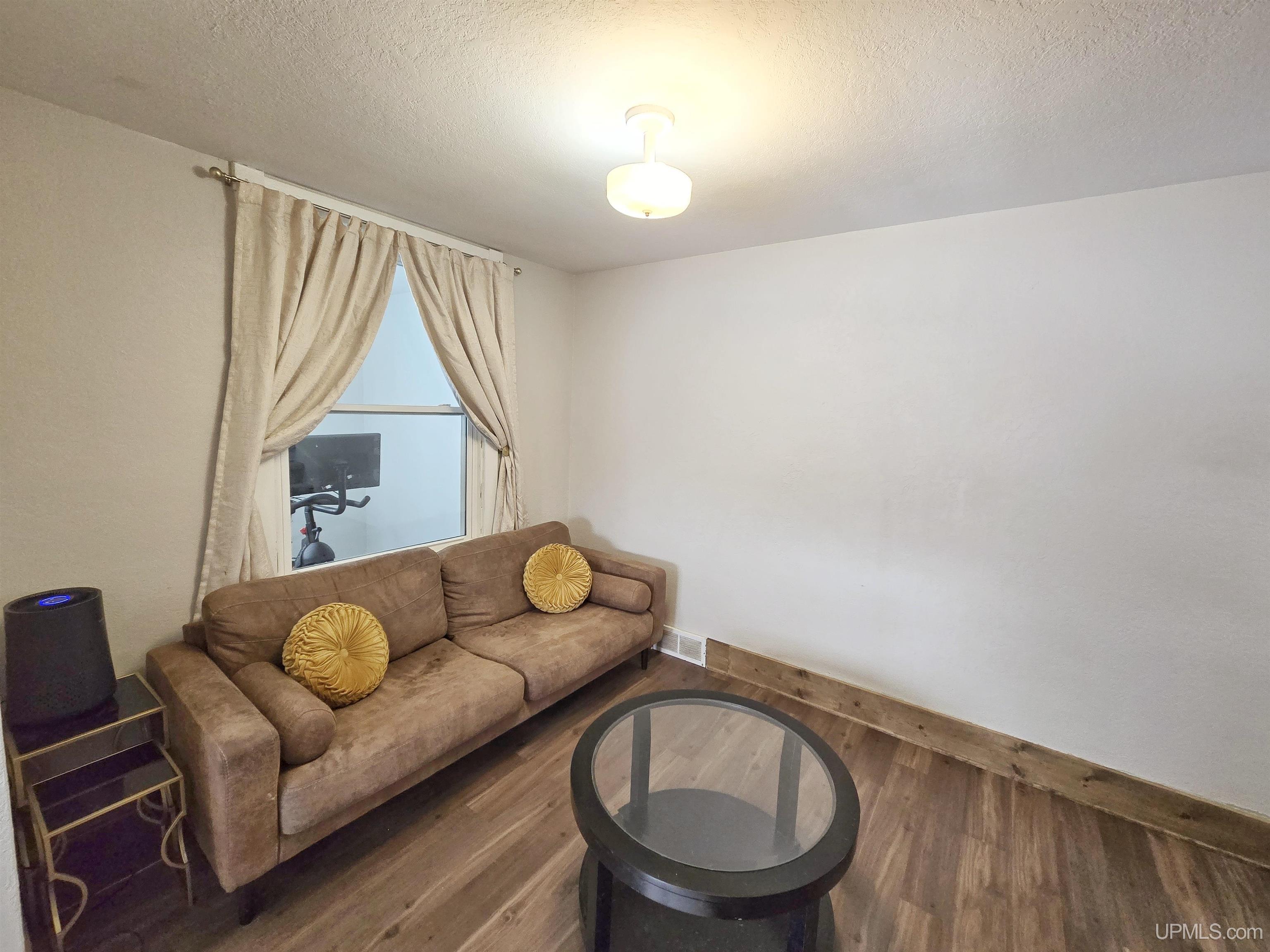 606 Walnut Street