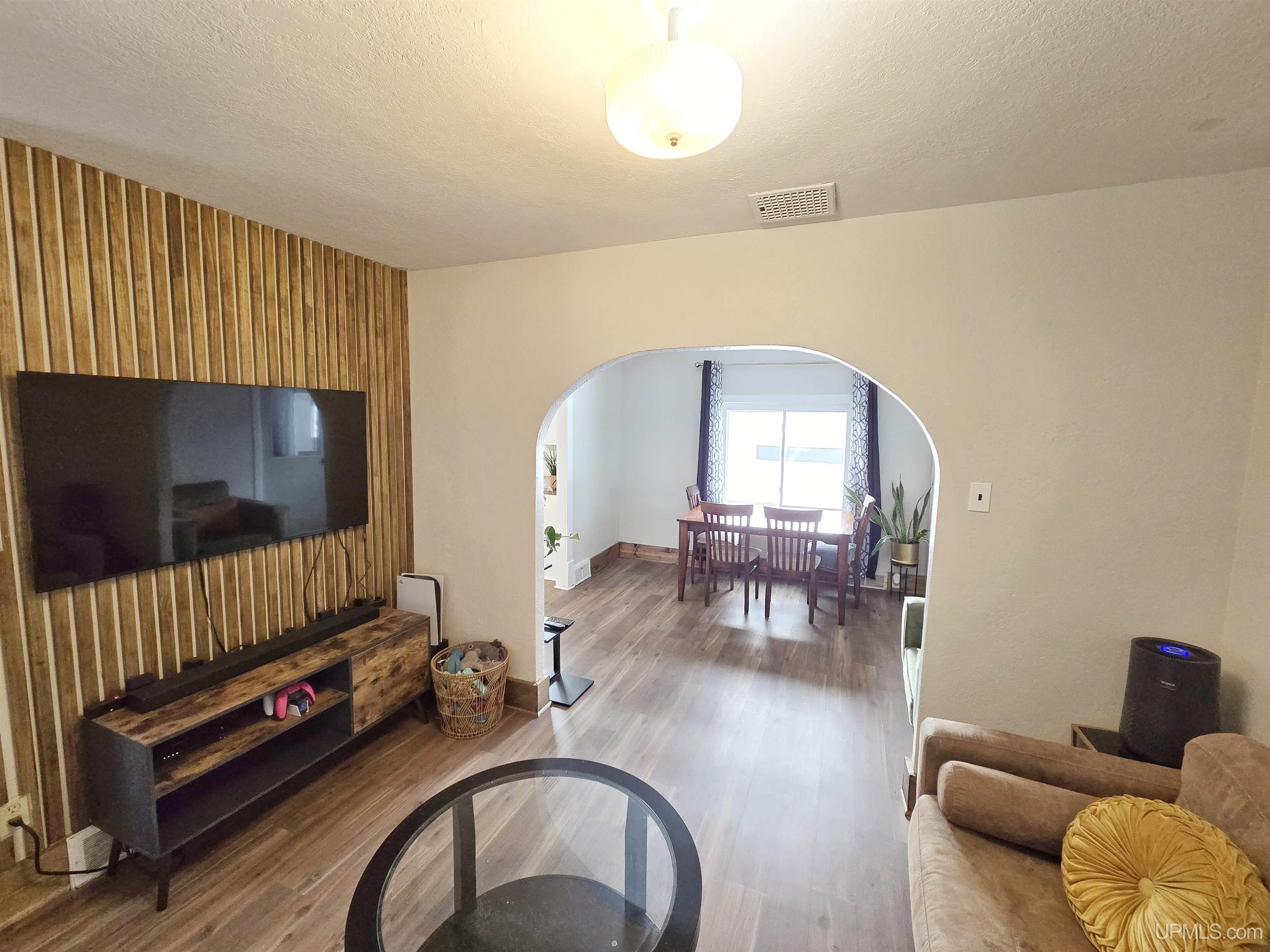 606 Walnut Street