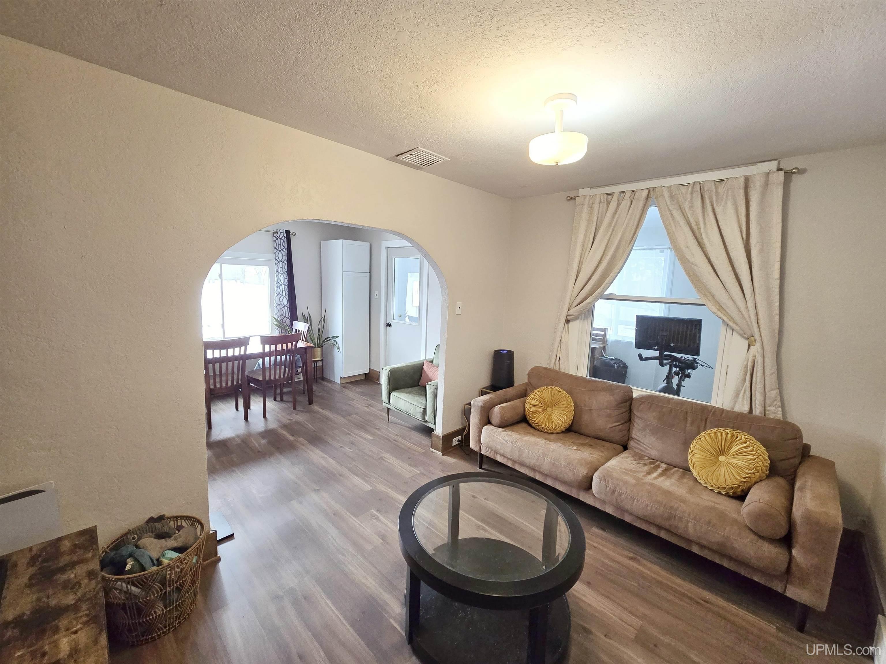 606 Walnut Street