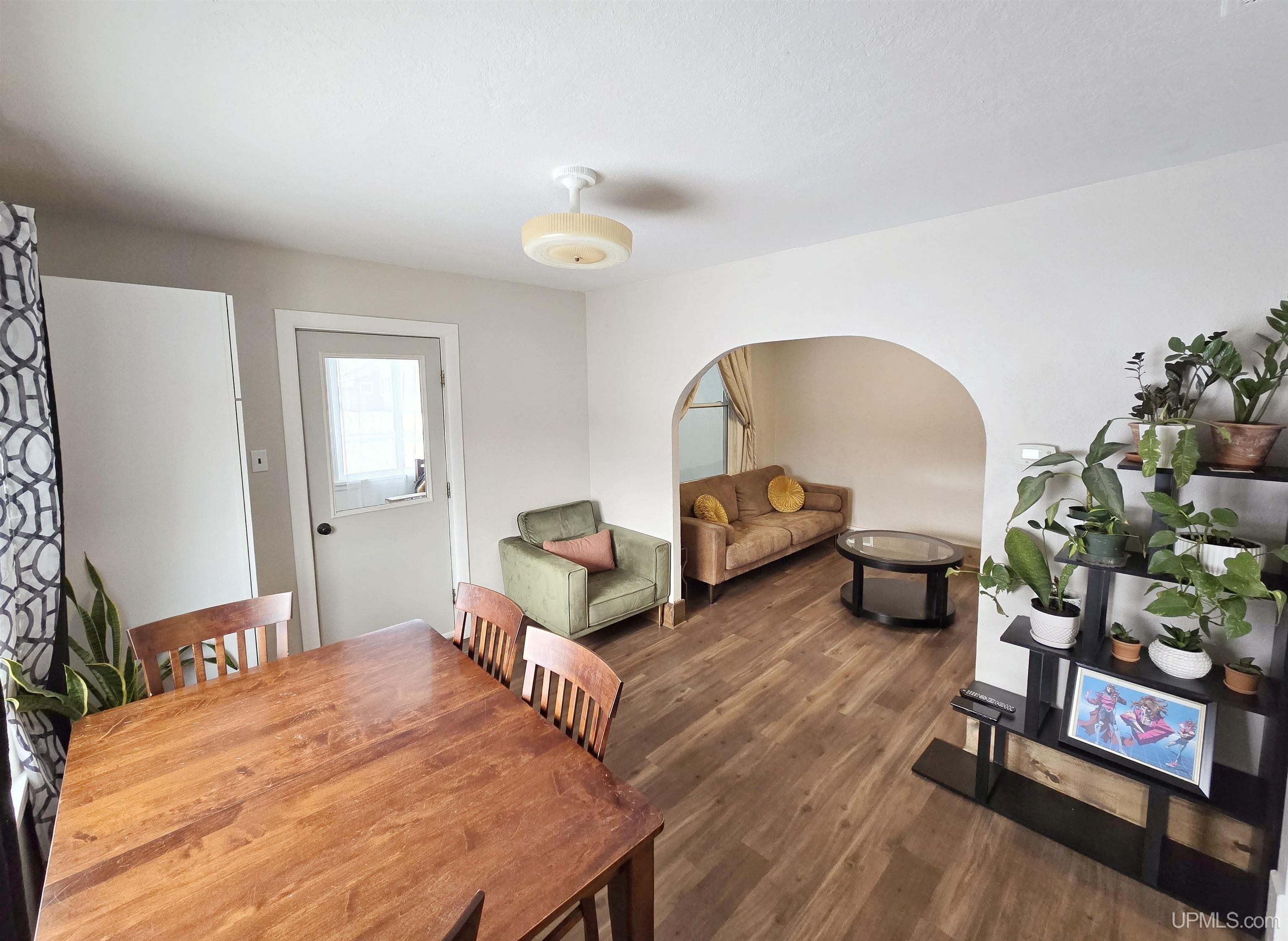 606 Walnut Street