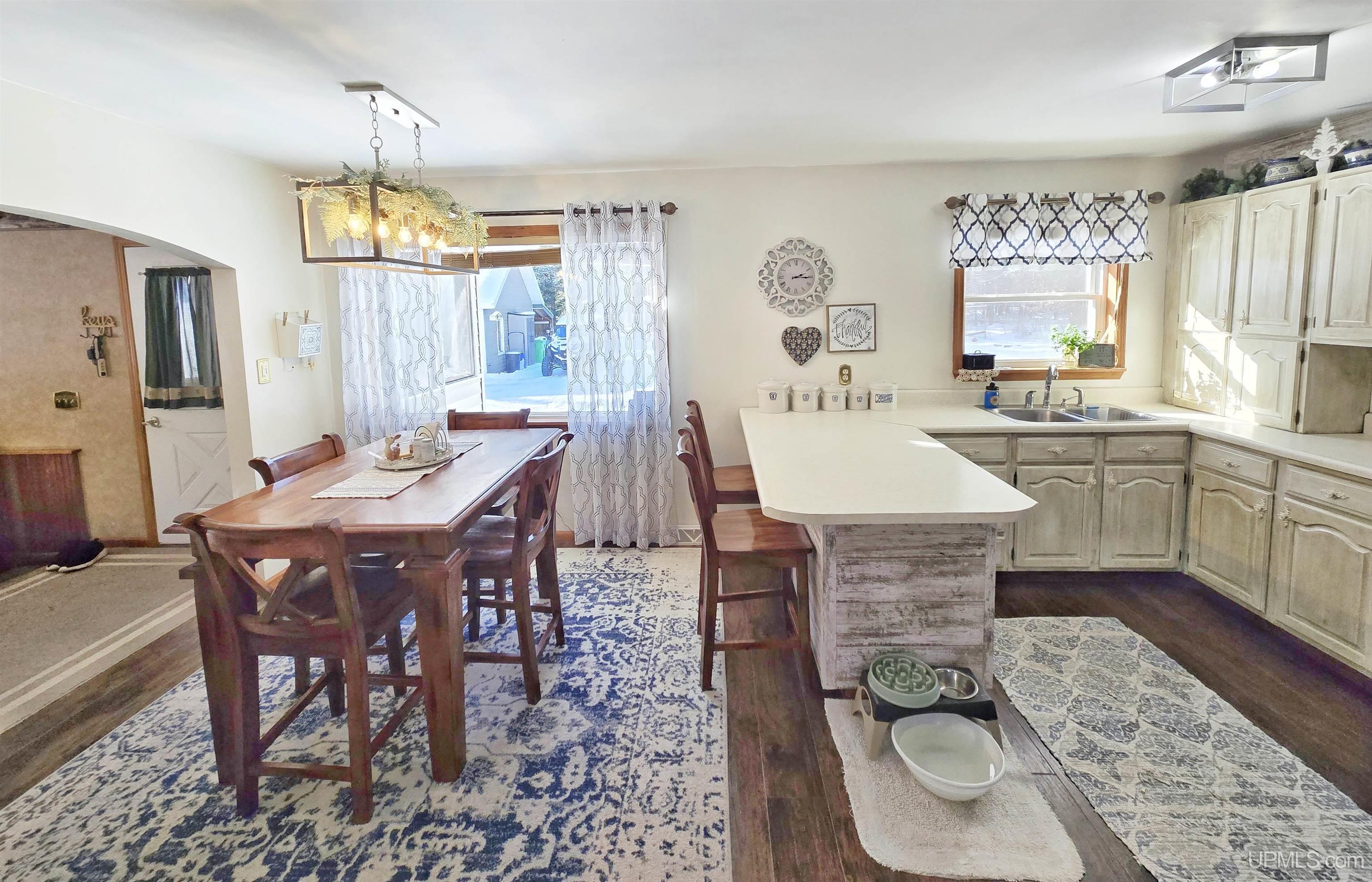 8136 Linsmeyer Lane