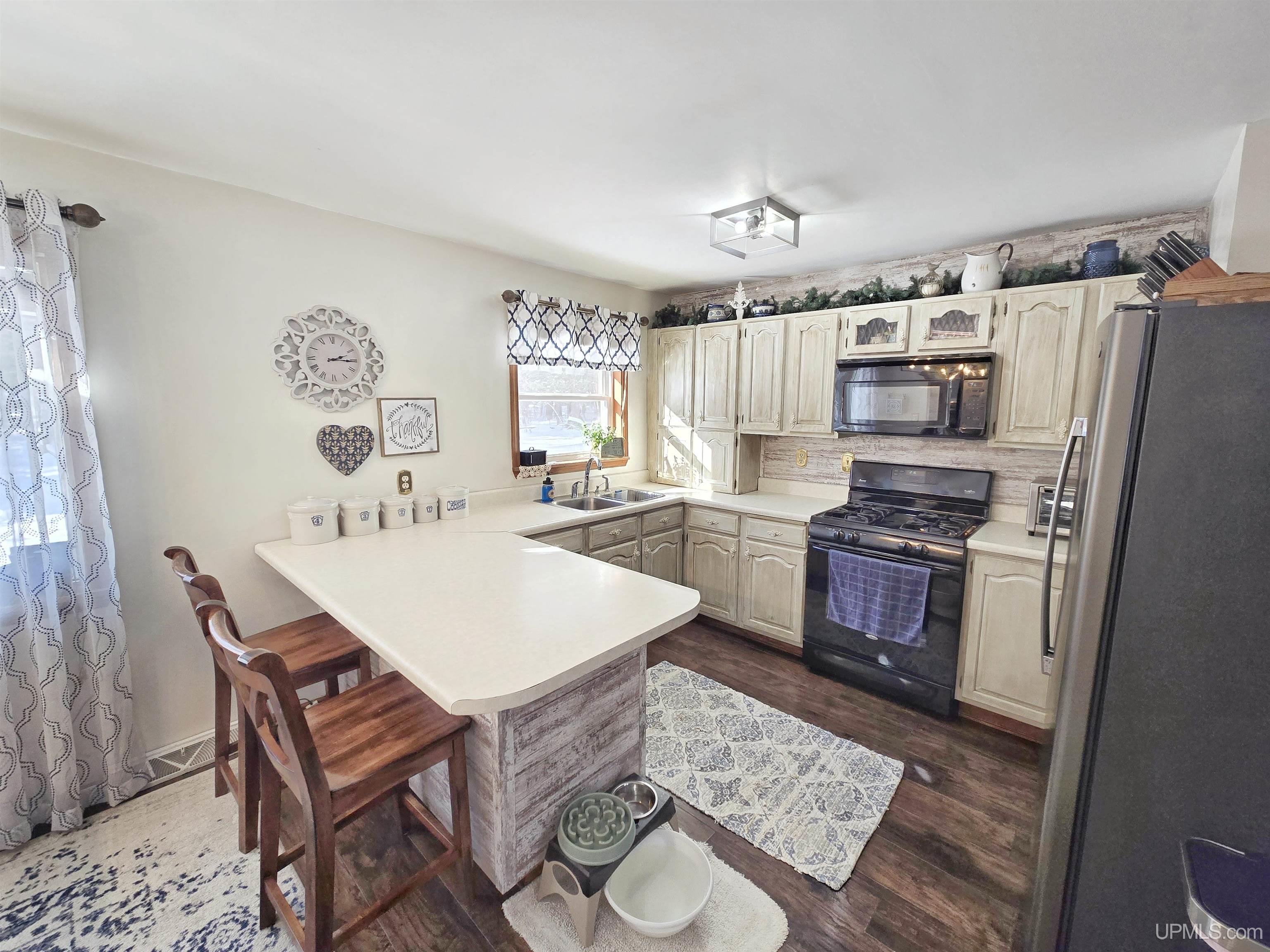8136 Linsmeyer Lane