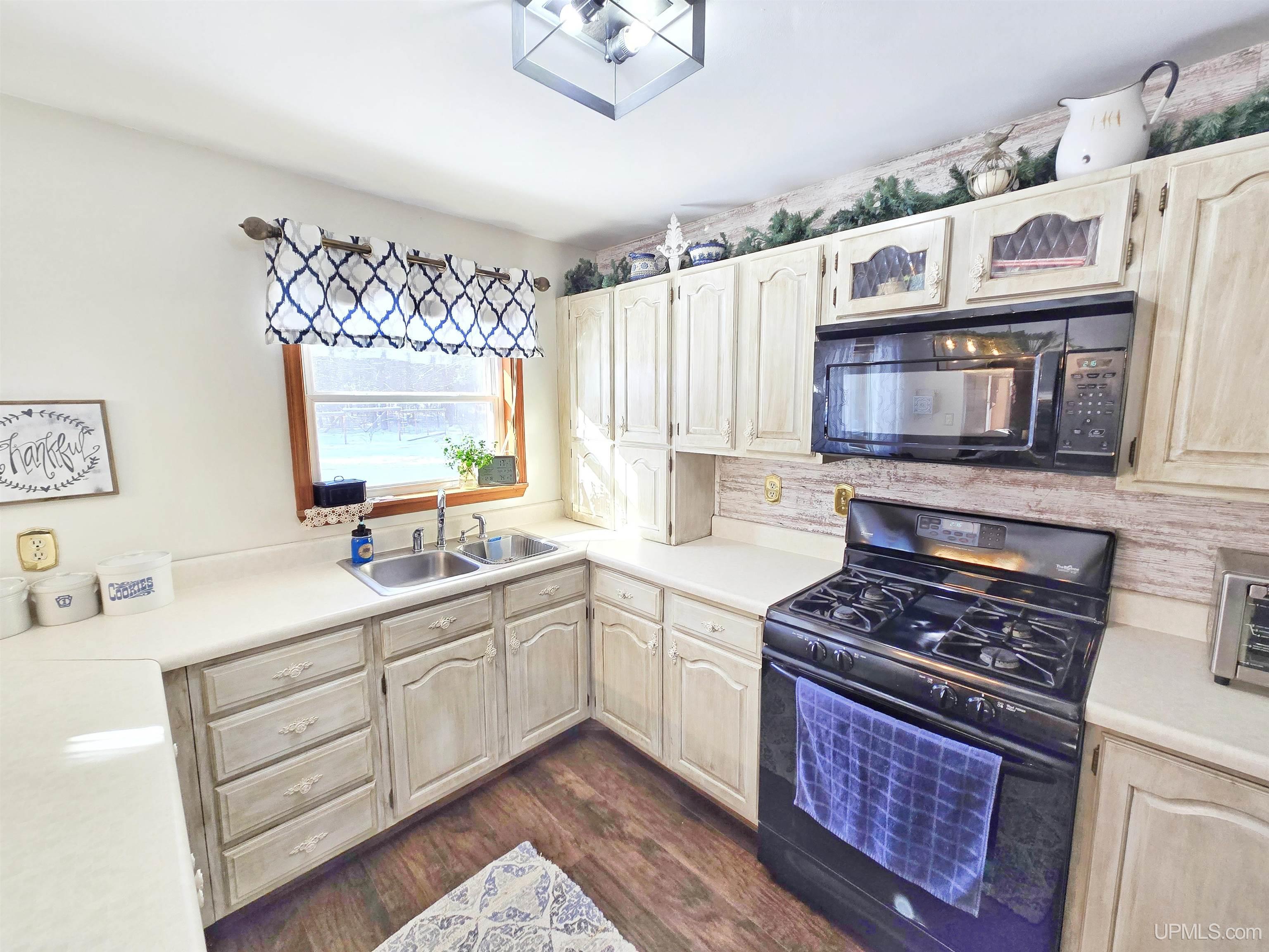 8136 Linsmeyer Lane