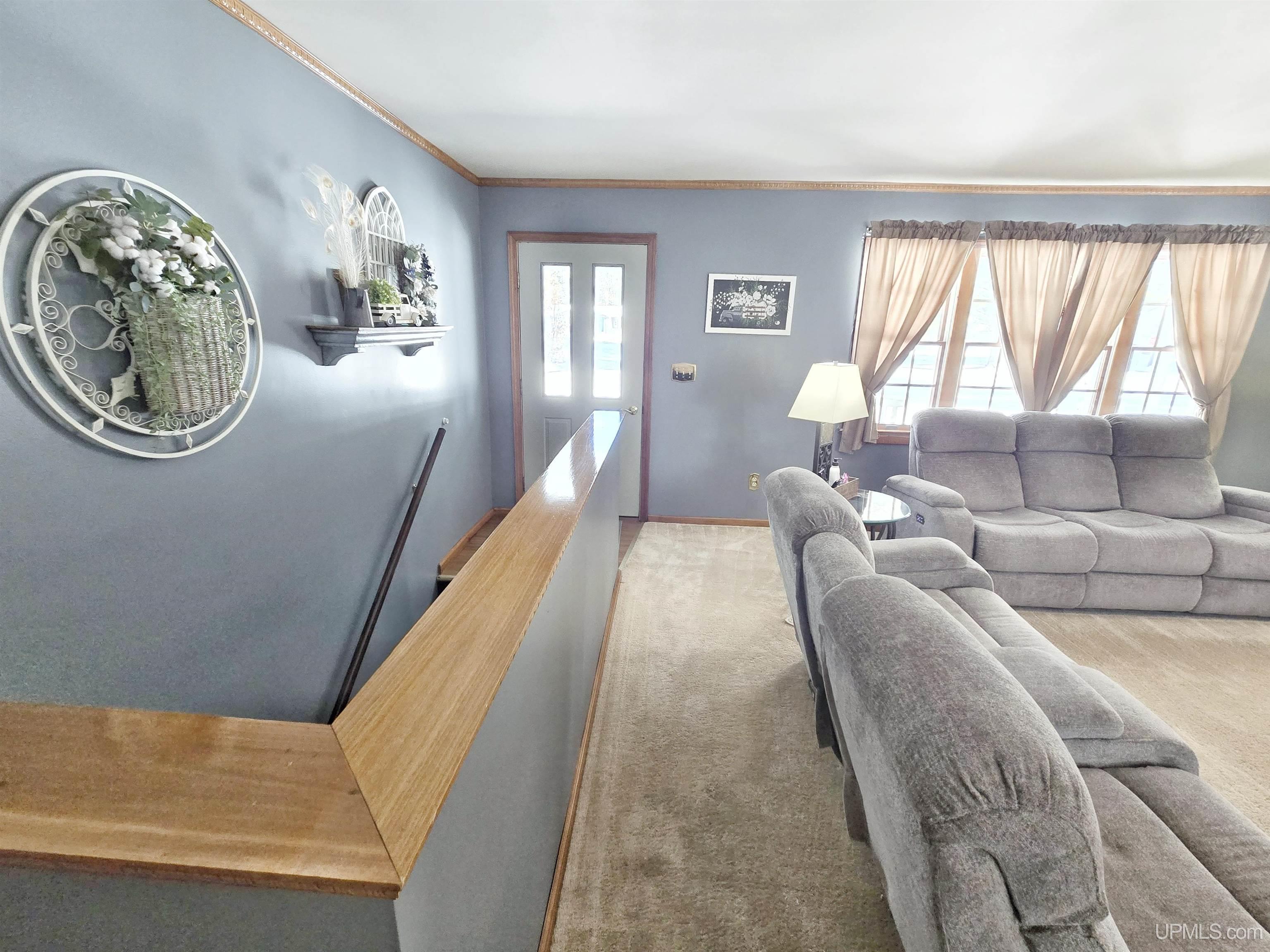 8136 Linsmeyer Lane