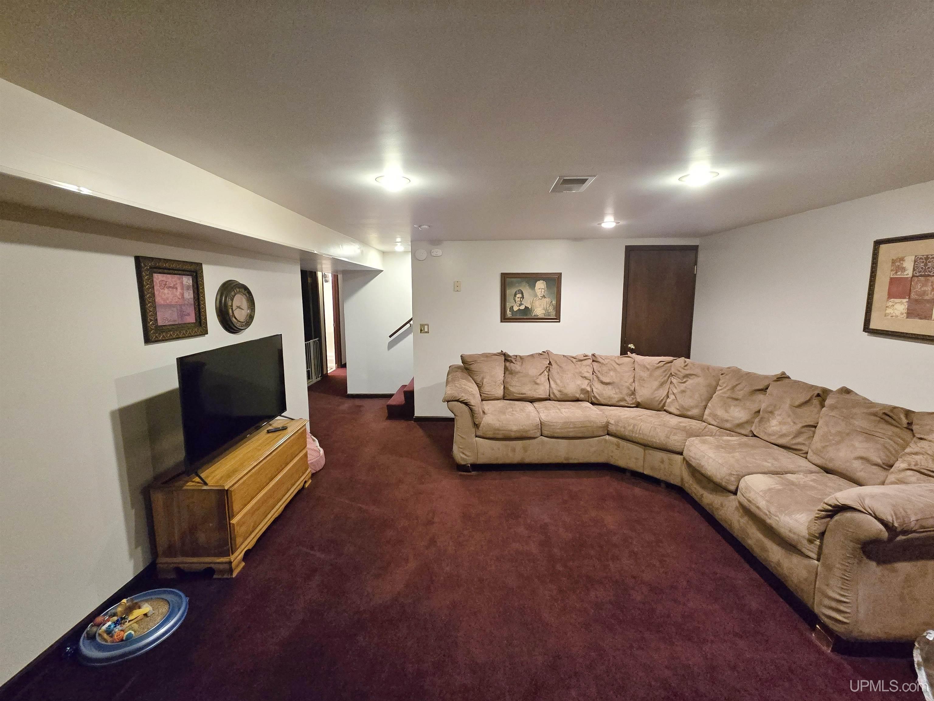 8136 Linsmeyer Lane
