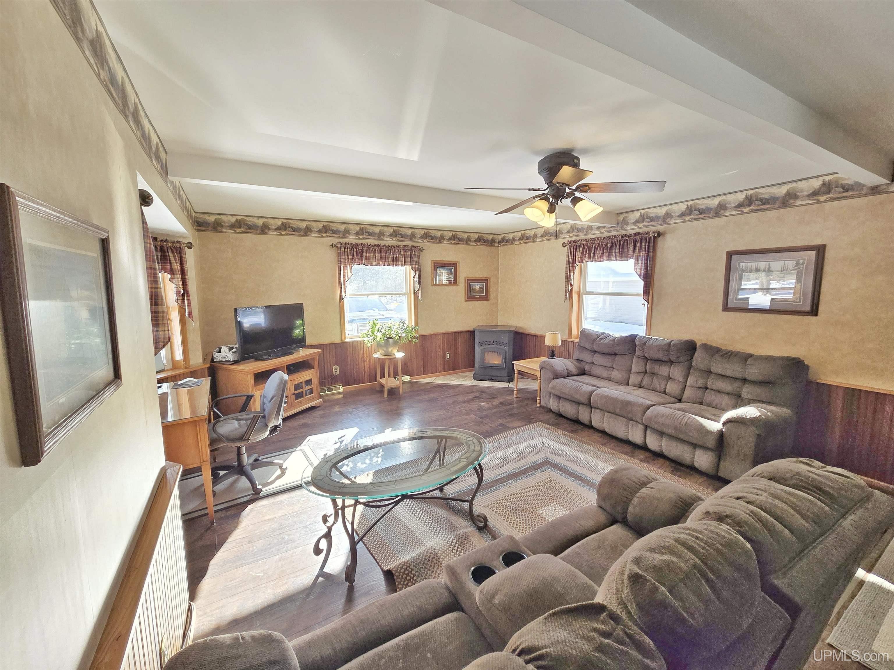 8136 Linsmeyer Lane