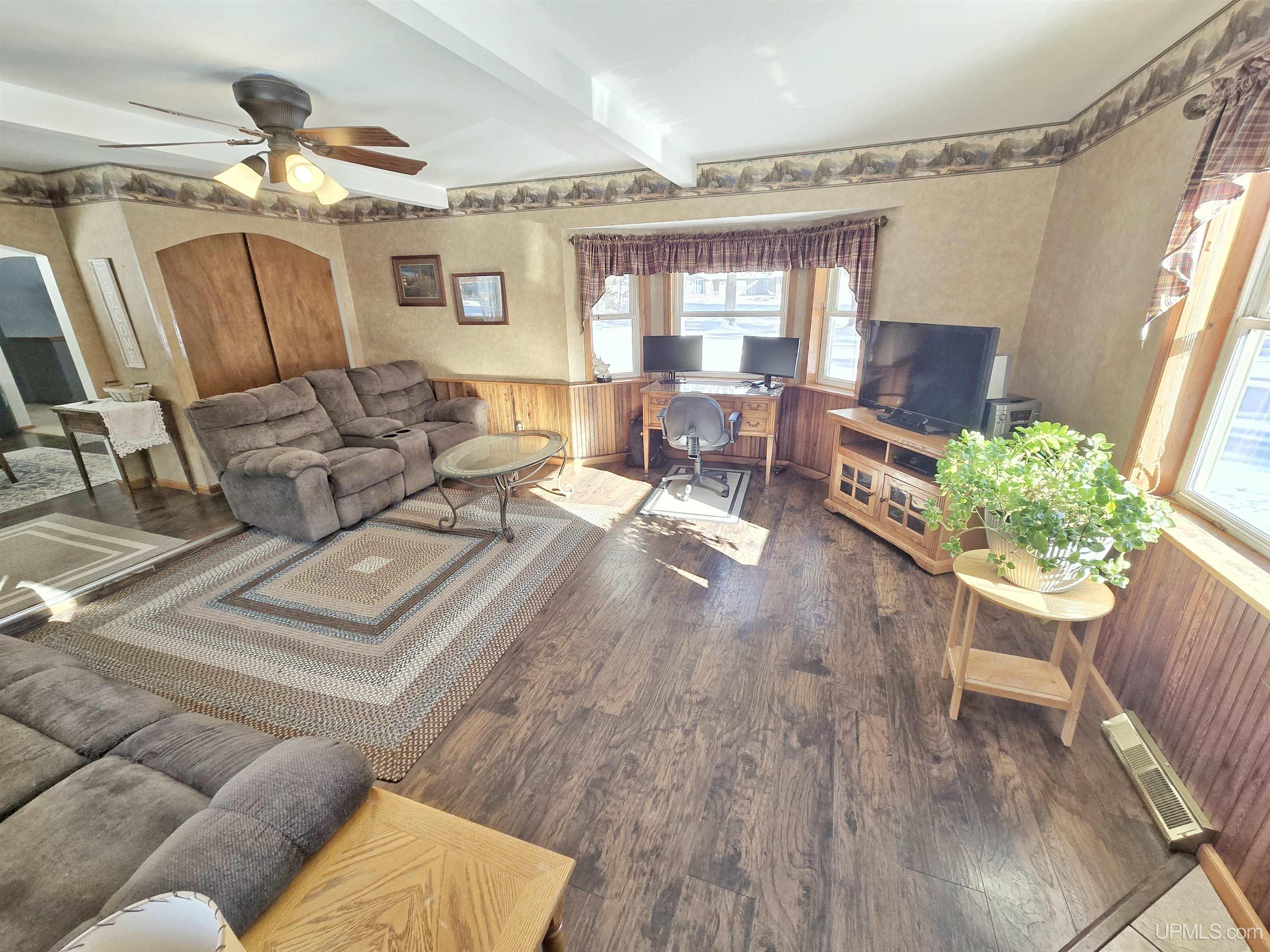 8136 Linsmeyer Lane