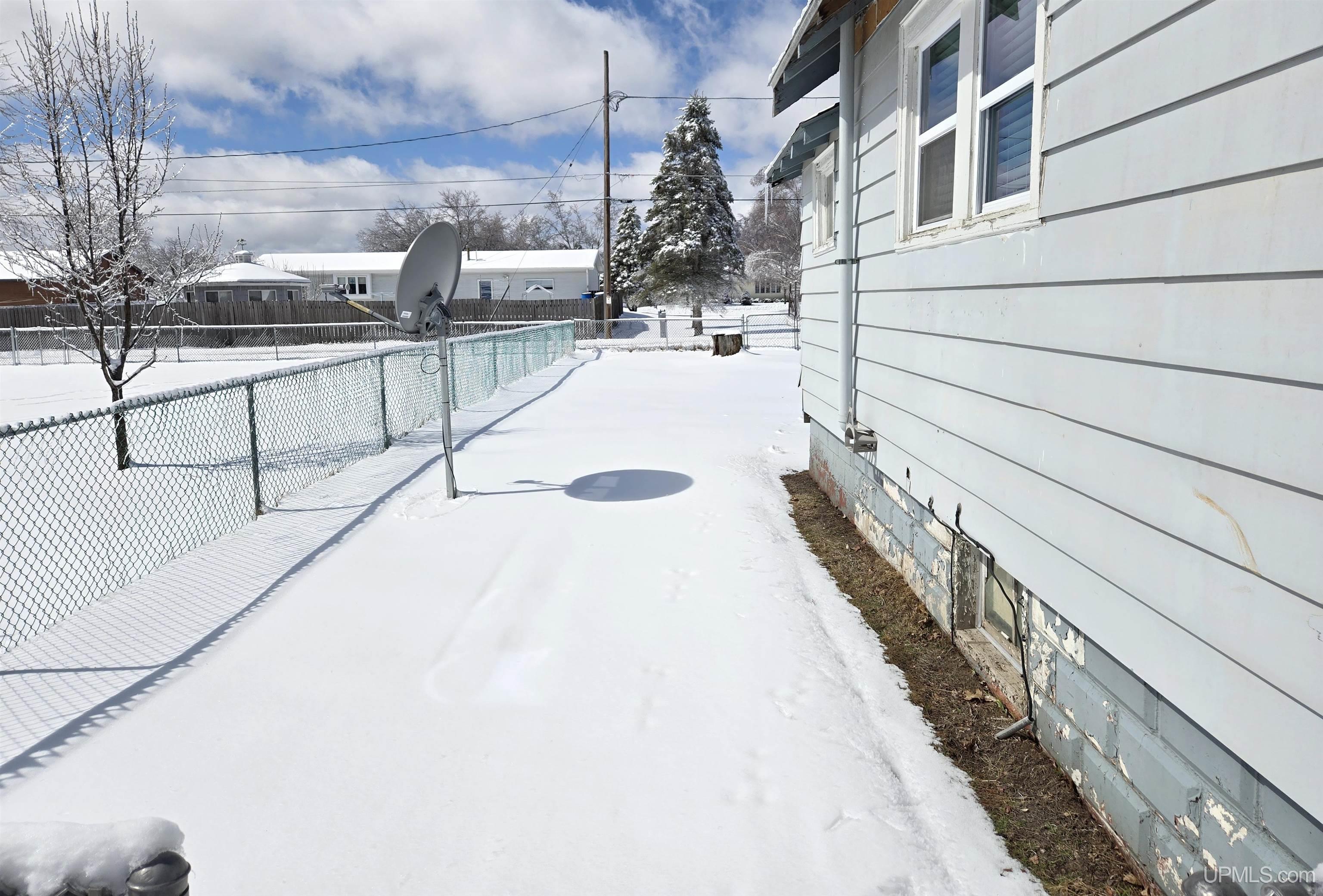 412 Case Street