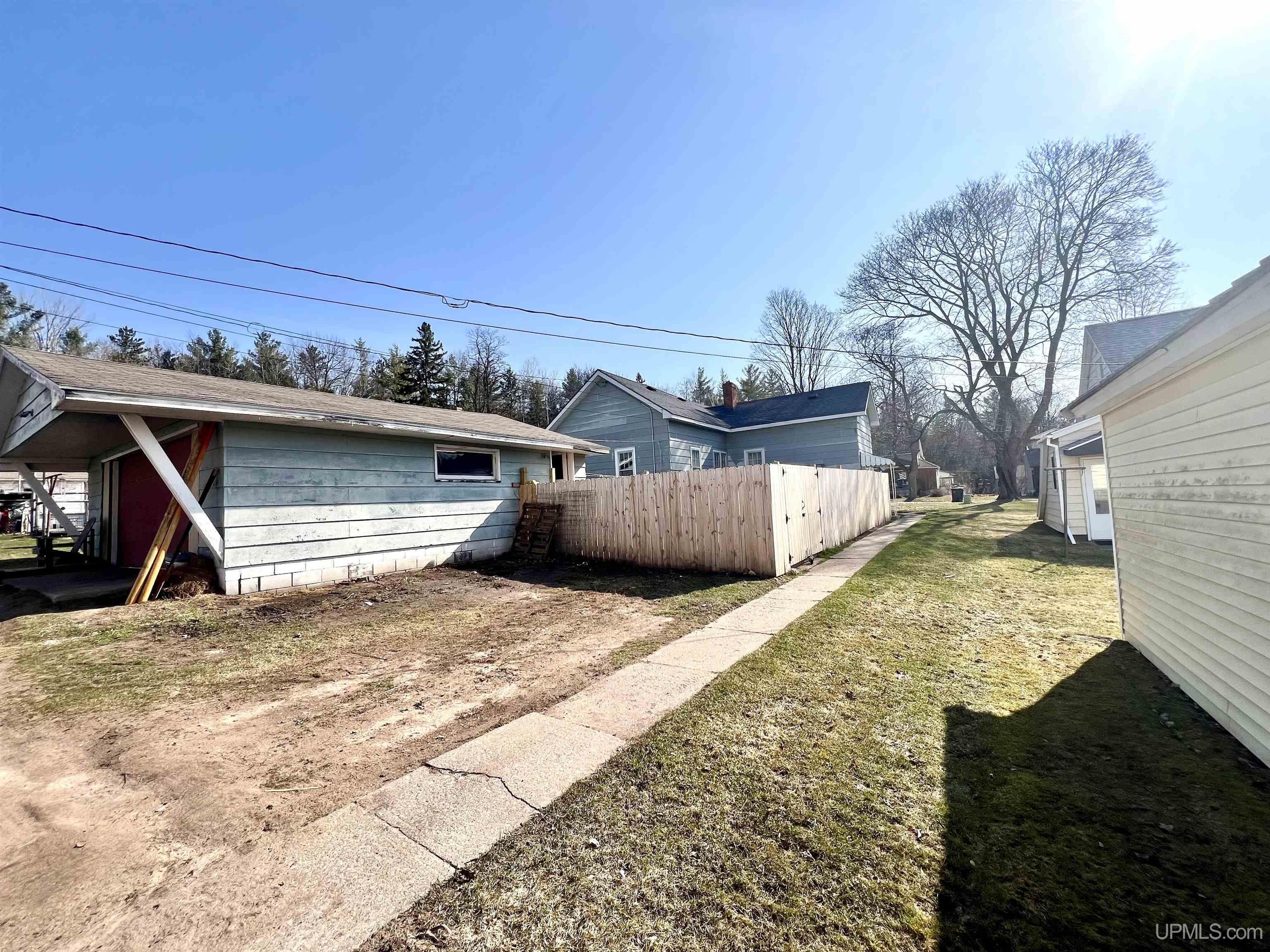 N1735 Spring Street
