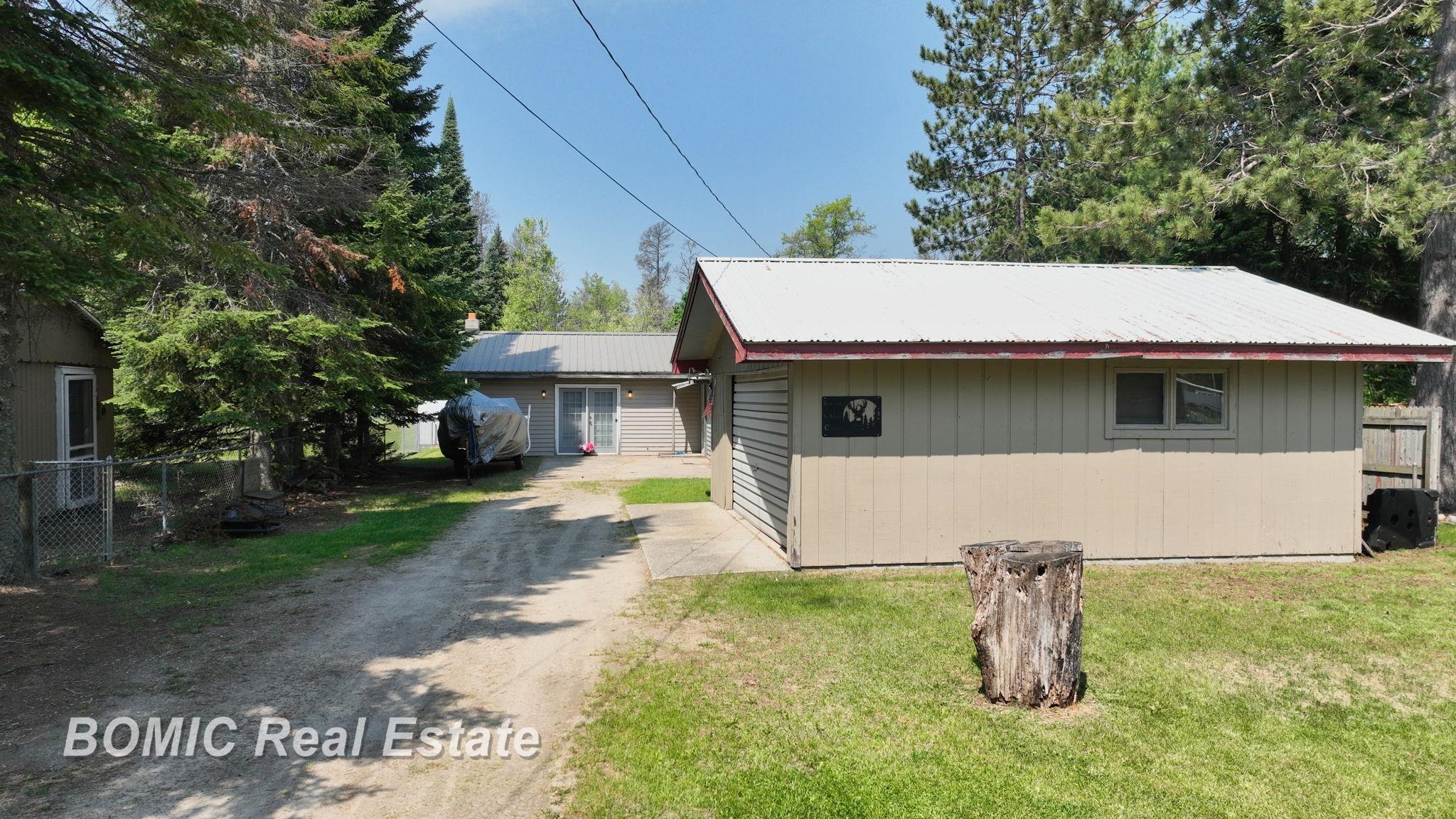 Homes for sale in Roscommon, MI | 2081 Skiles Dr, Roscommon, MI 48656 | MLS# 61050177567