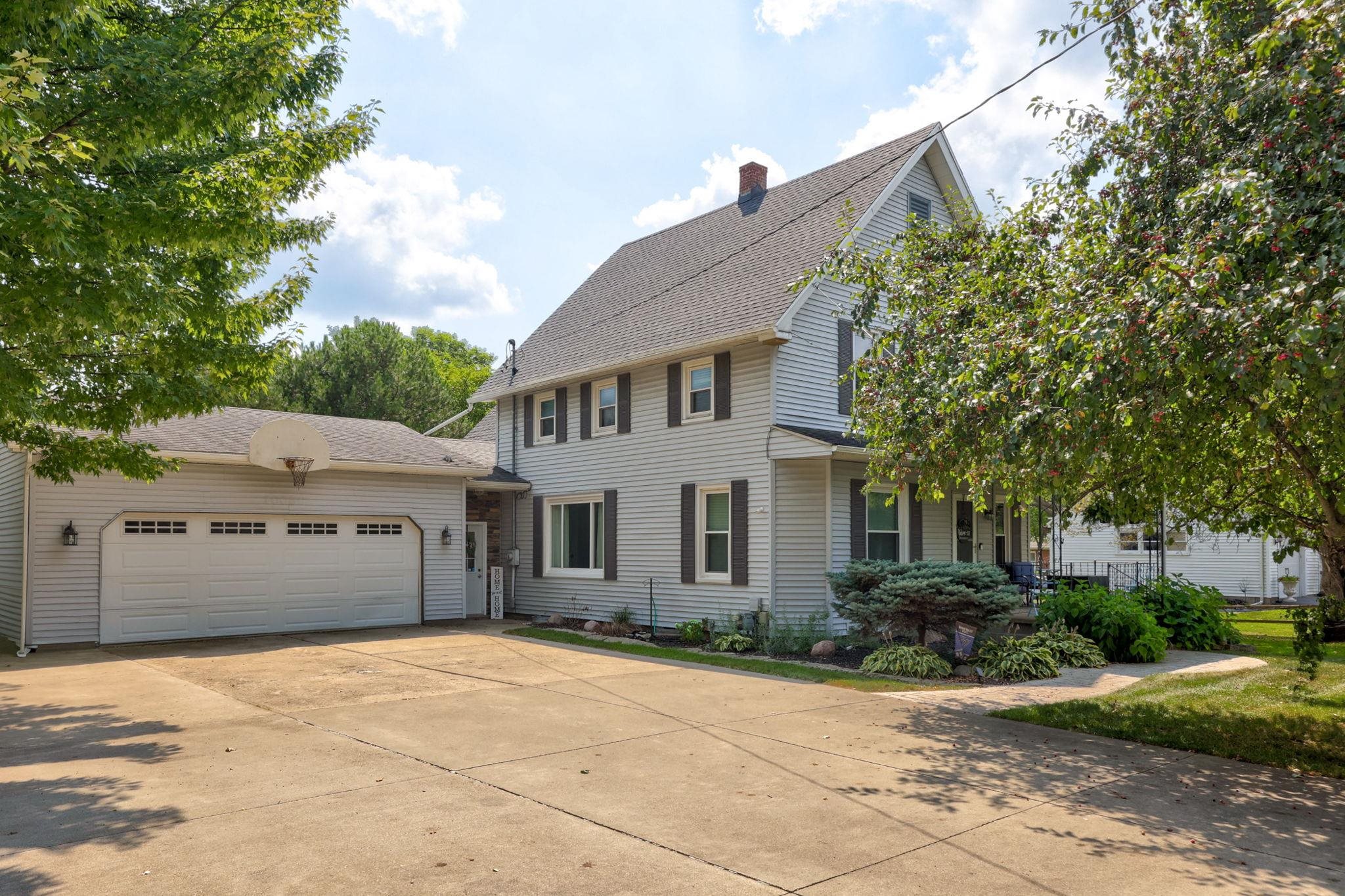 Homes for sale in Saginaw, MI | 1105 W Genesee St, Saginaw, MI 48734 | MLS# 61050178151